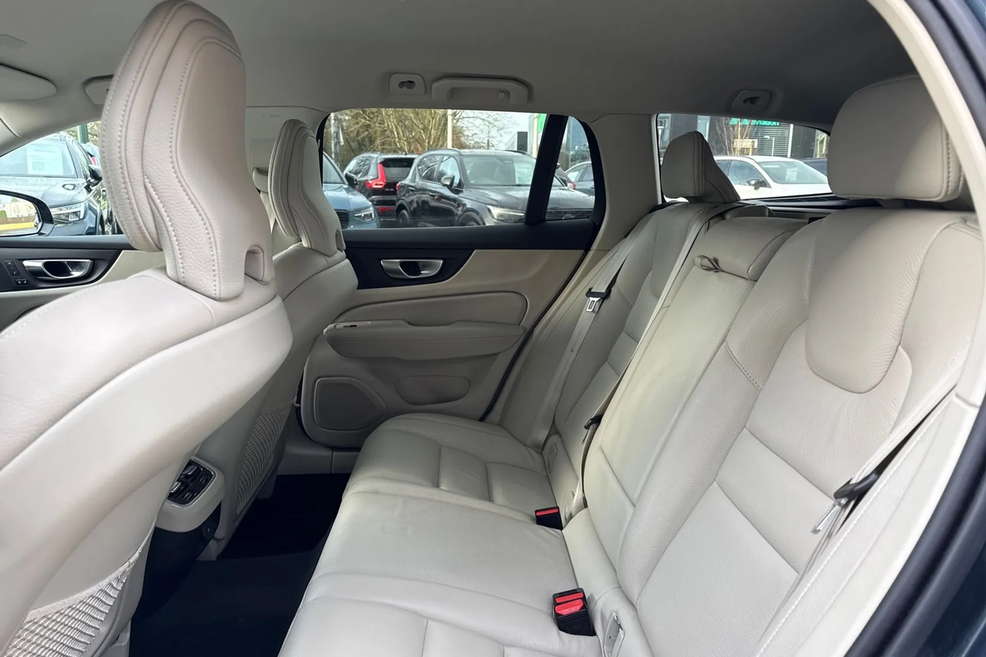 Volvo V60 thumbnail image number 30