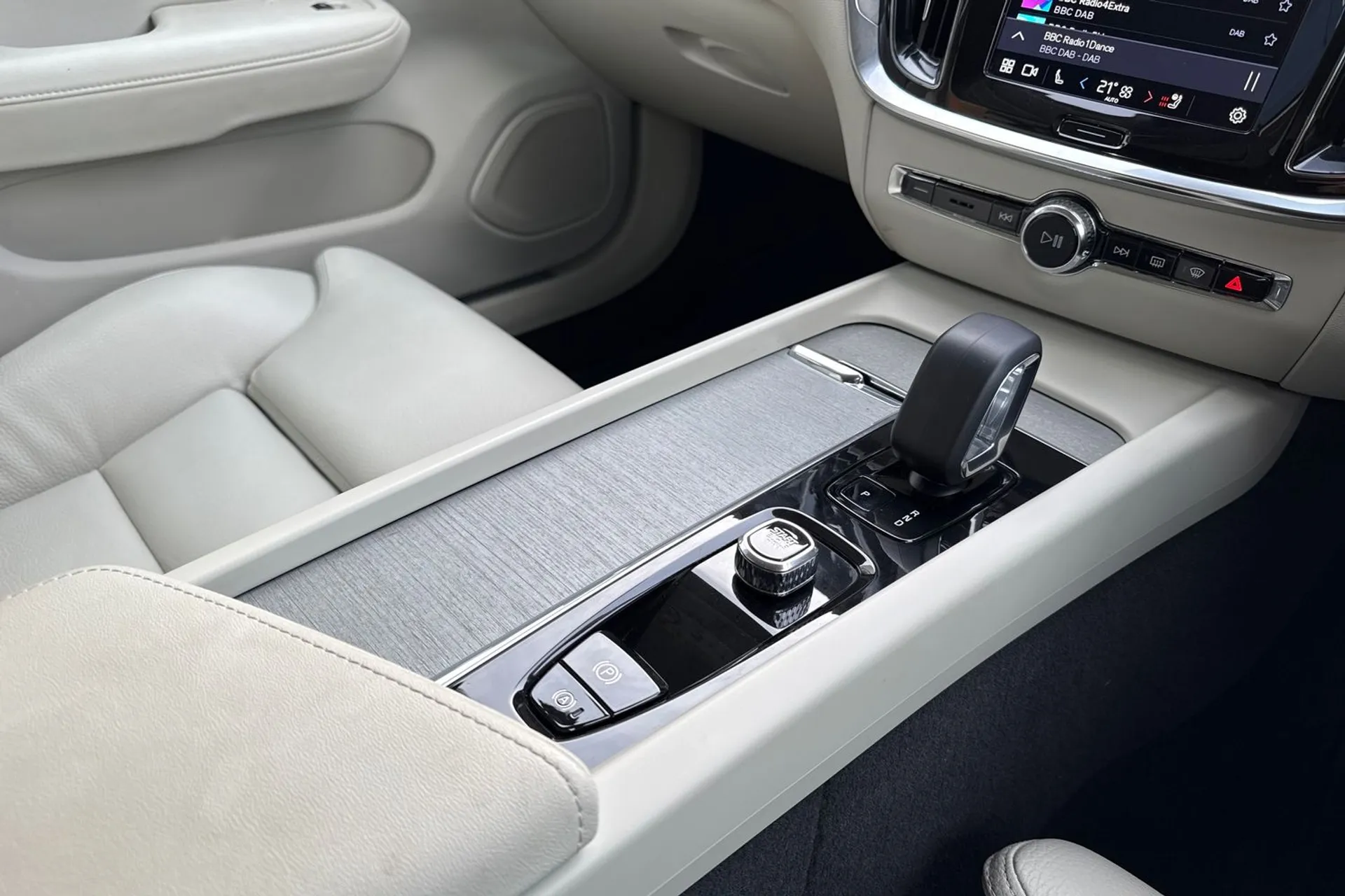 Volvo V60 thumbnail image number 43