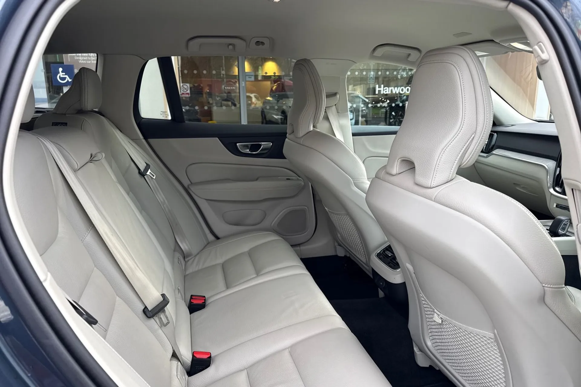 Volvo V60 thumbnail image number 23