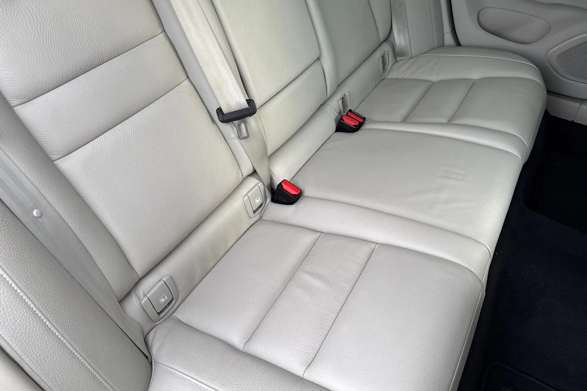 Volvo V60 thumbnail image number 25