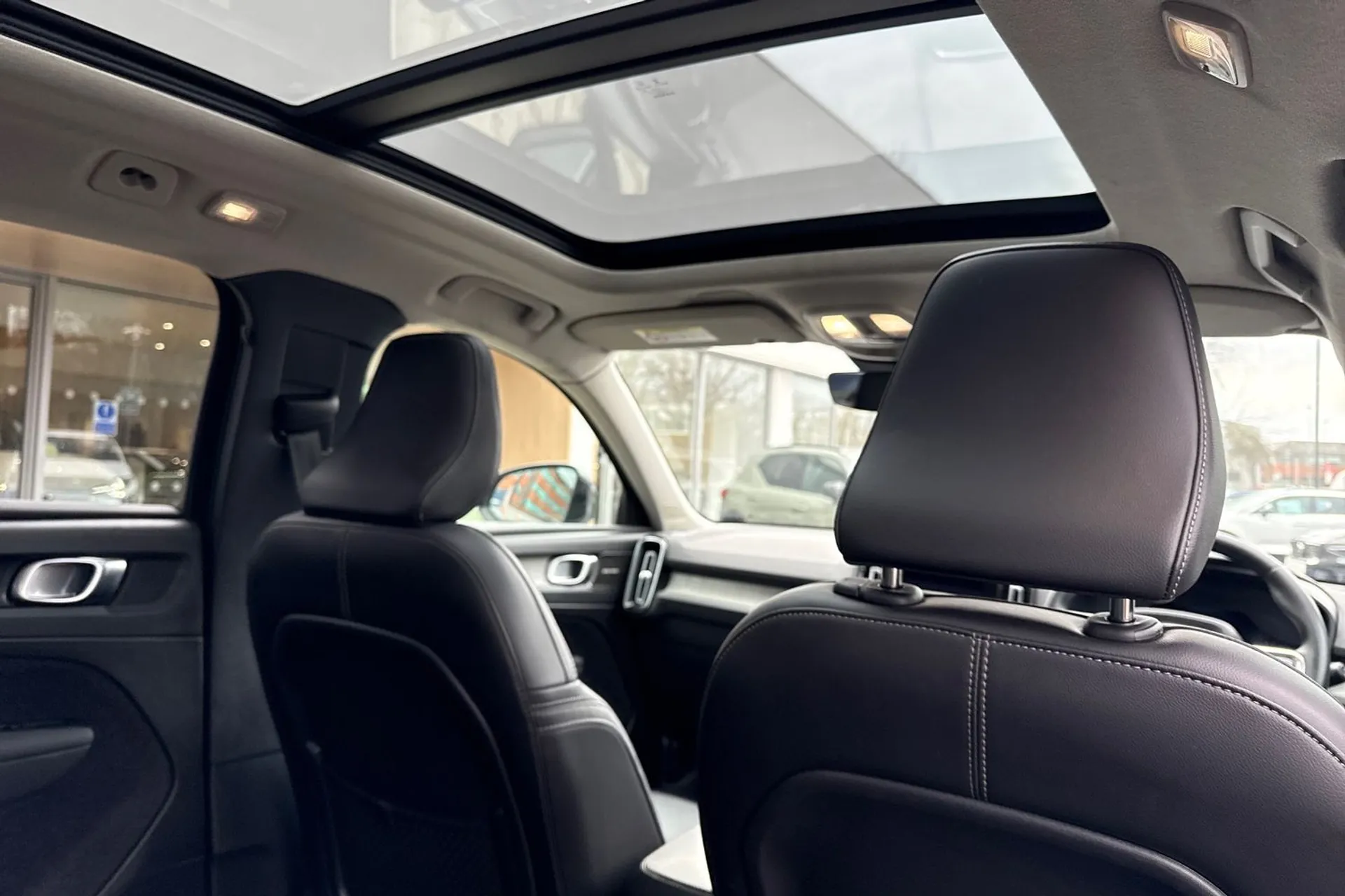 Volvo XC40 thumbnail image number 24