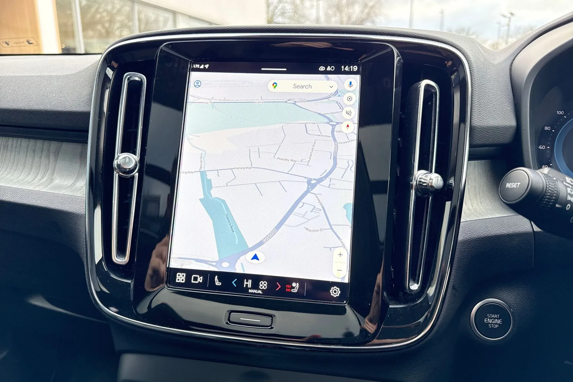 Volvo XC40 thumbnail image number 5