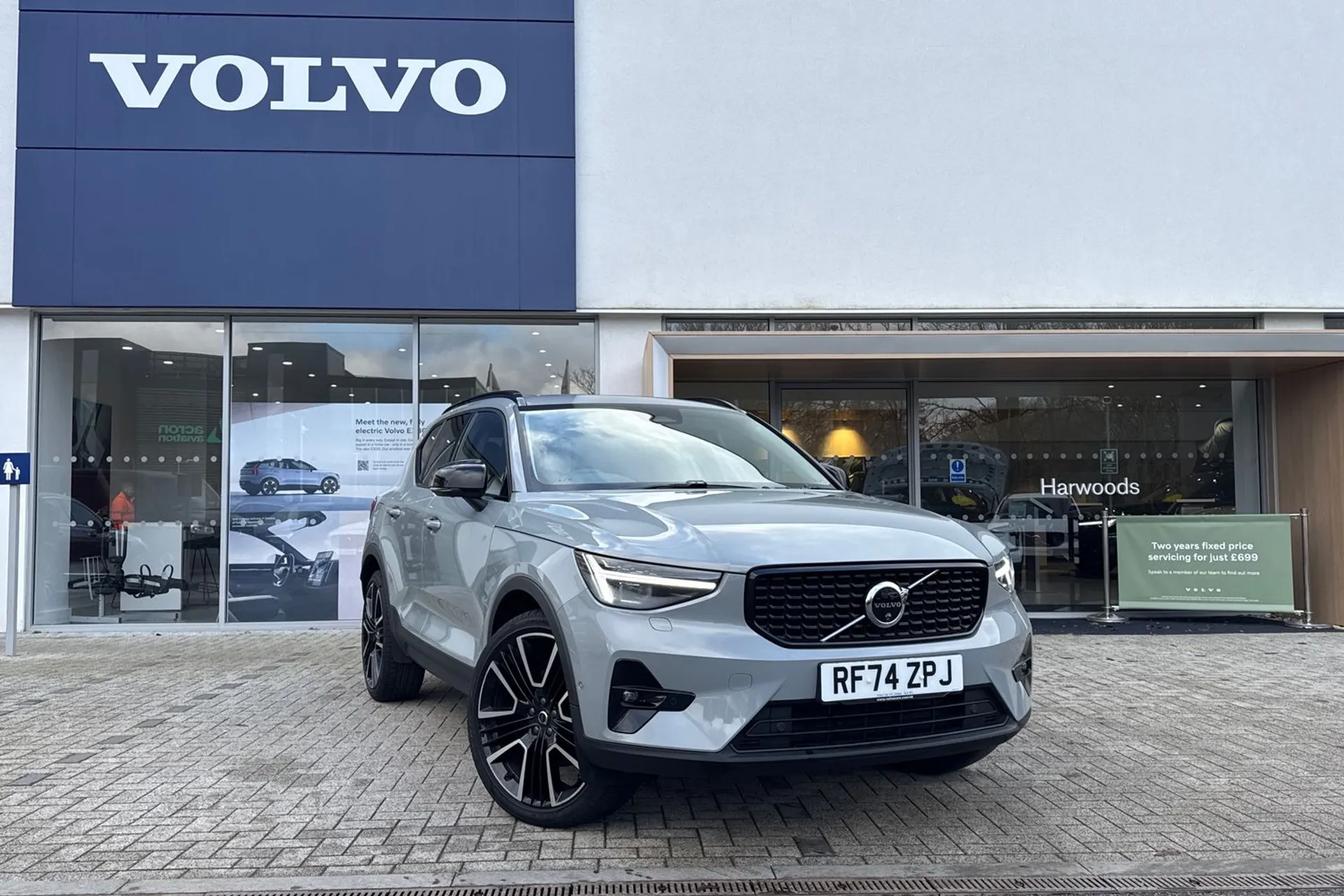 Volvo XC40 focused image
