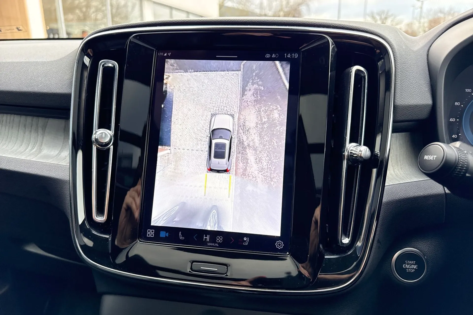 Volvo XC40 thumbnail image number 38