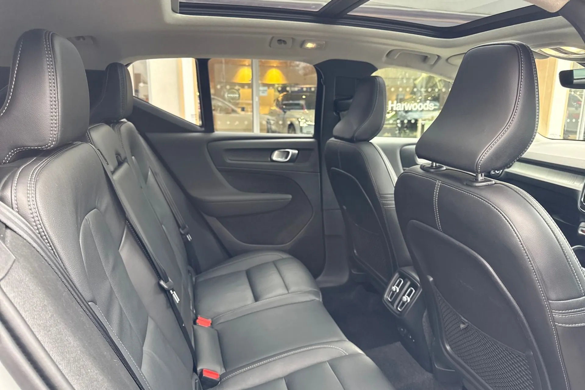 Volvo XC40 thumbnail image number 23