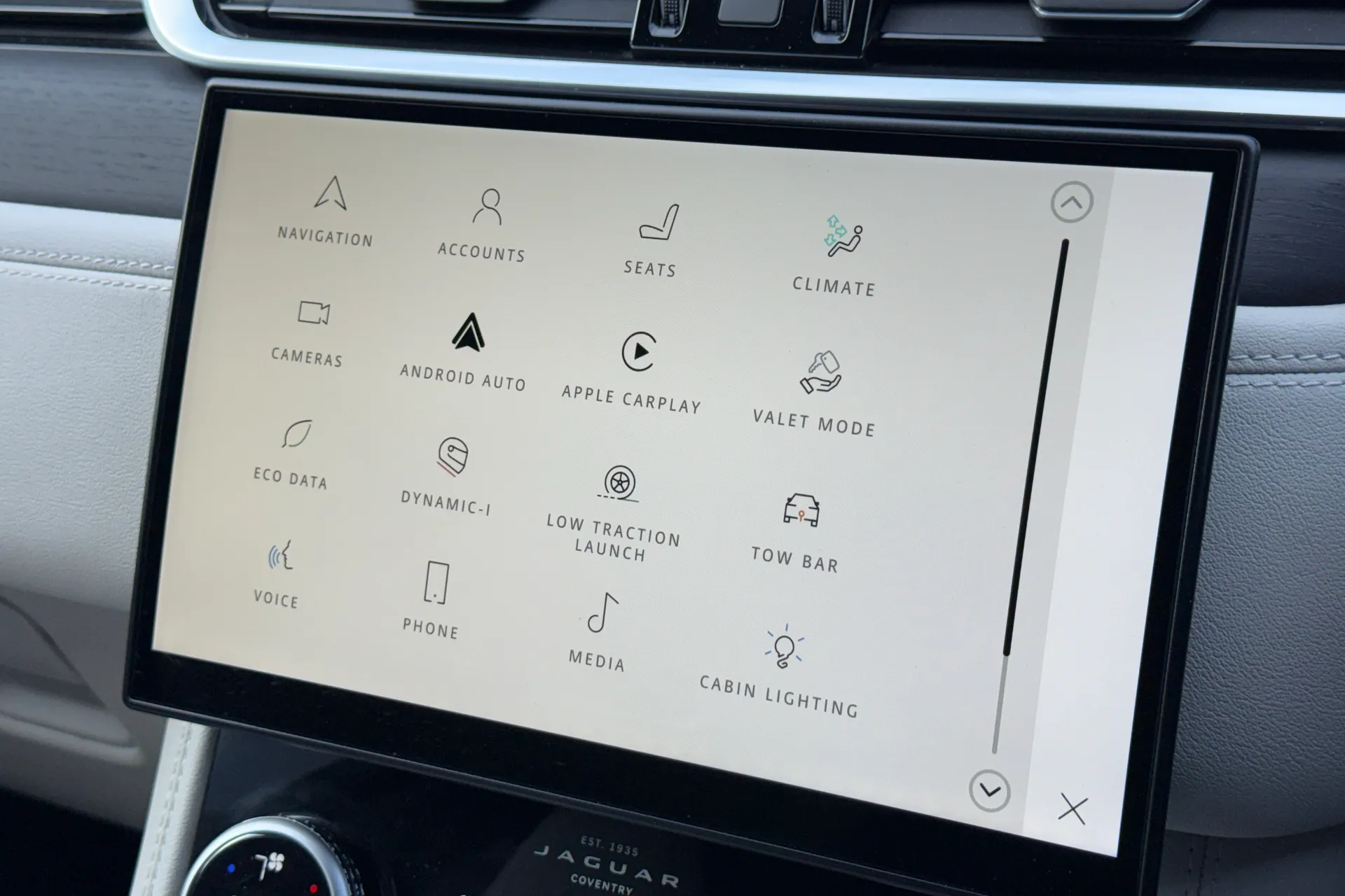 Jaguar F-PACE thumbnail image number 44