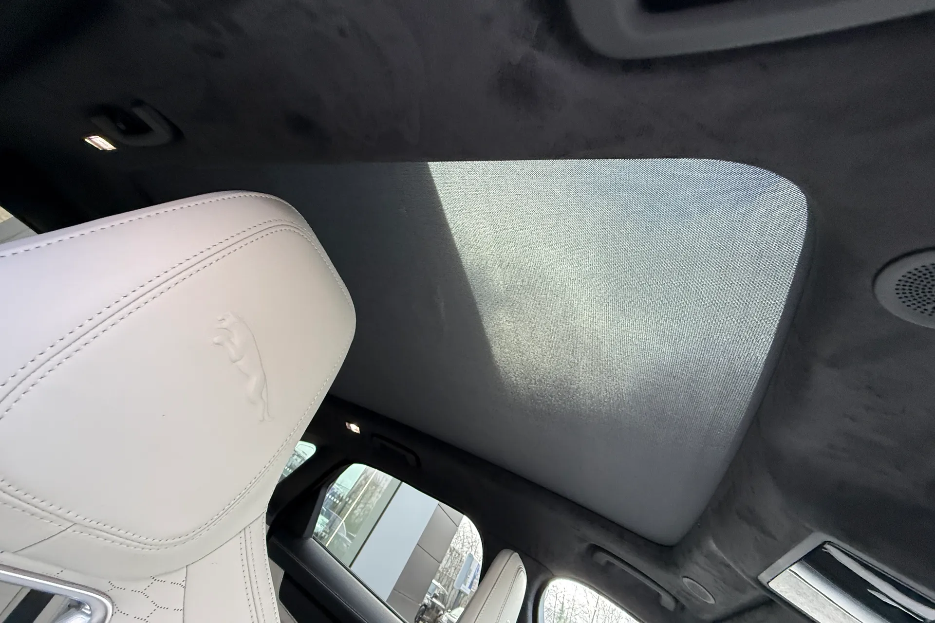 Jaguar F-PACE thumbnail image number 34