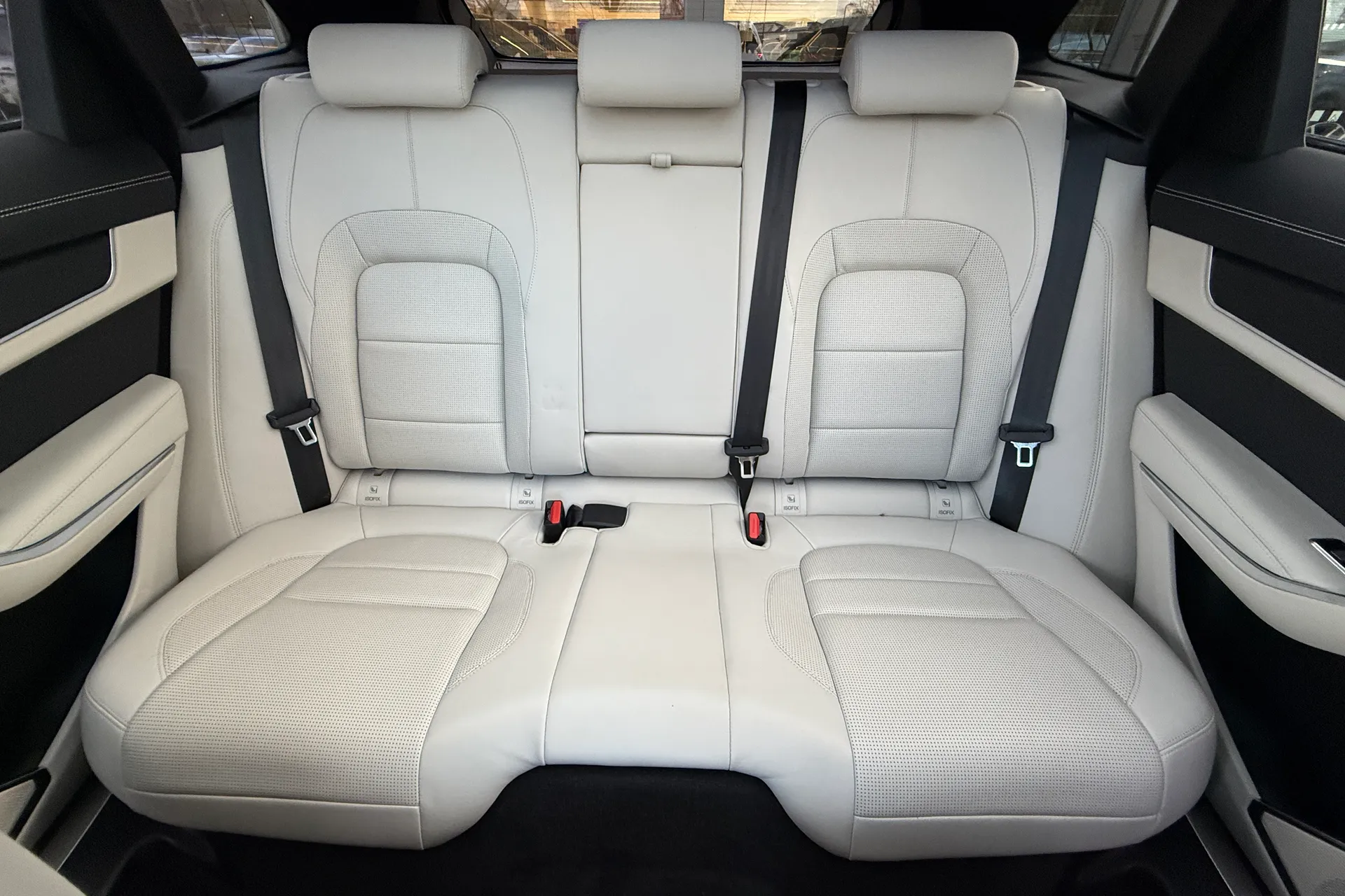 Jaguar F-PACE thumbnail image number 11