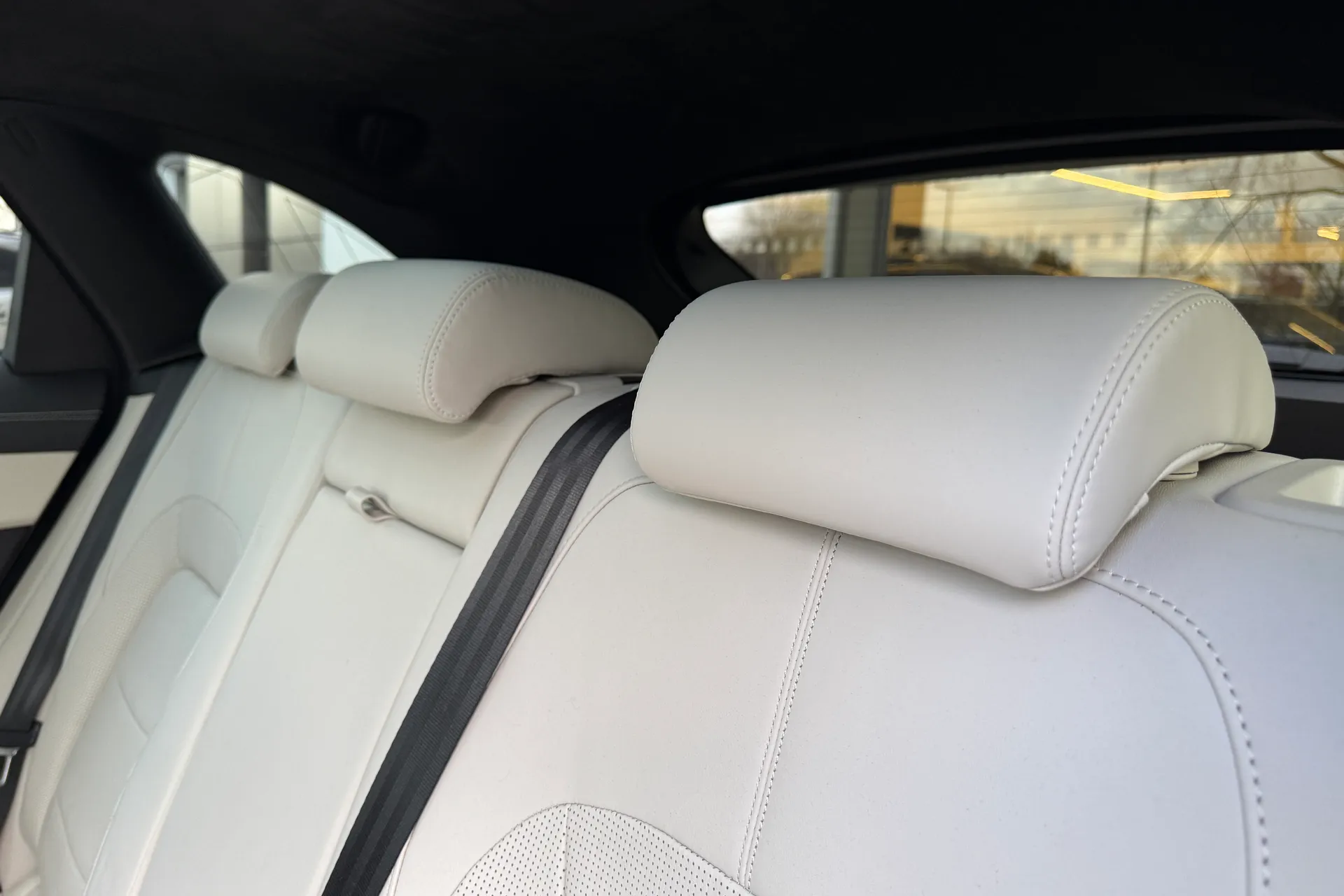 Jaguar F-PACE thumbnail image number 47