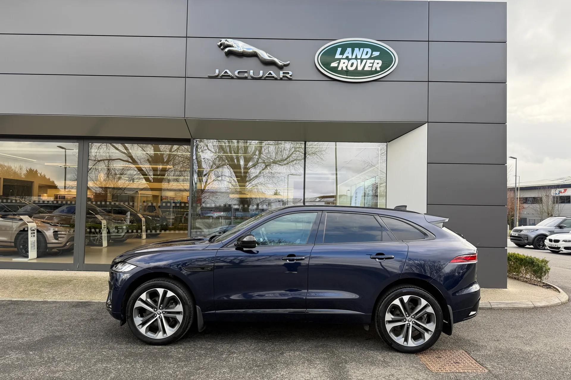 Jaguar F-PACE thumbnail image number 25
