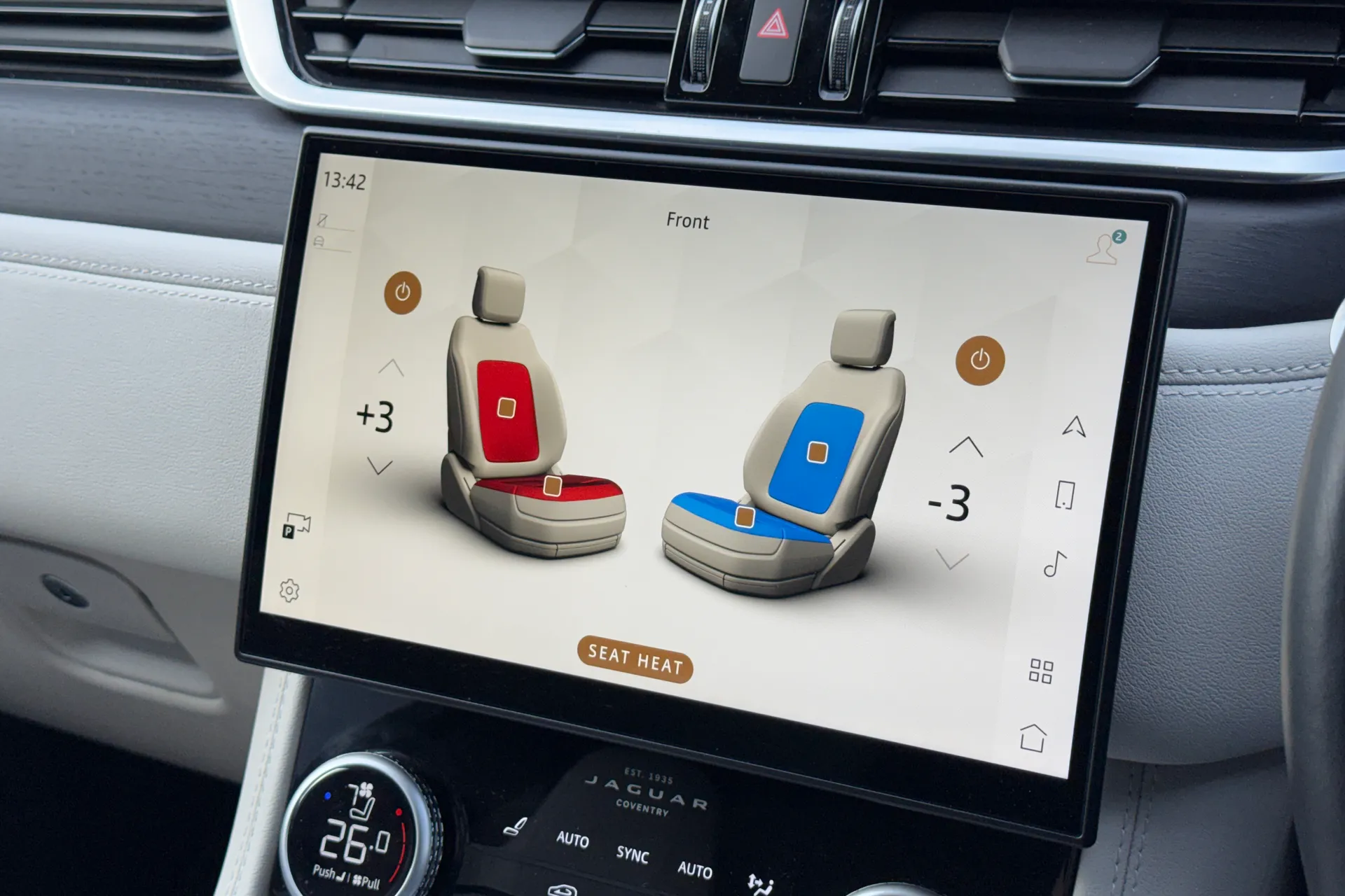 Jaguar F-PACE thumbnail image number 16