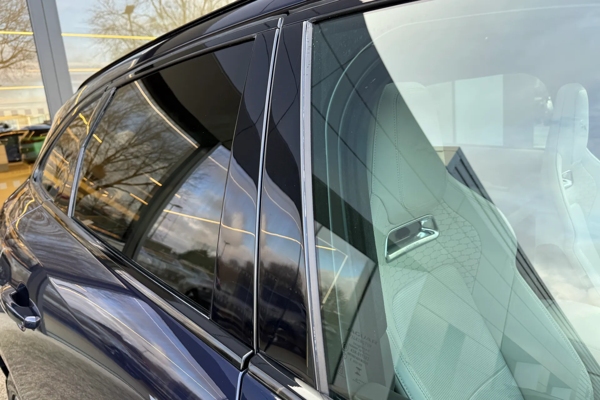 Jaguar F-PACE thumbnail image number 23