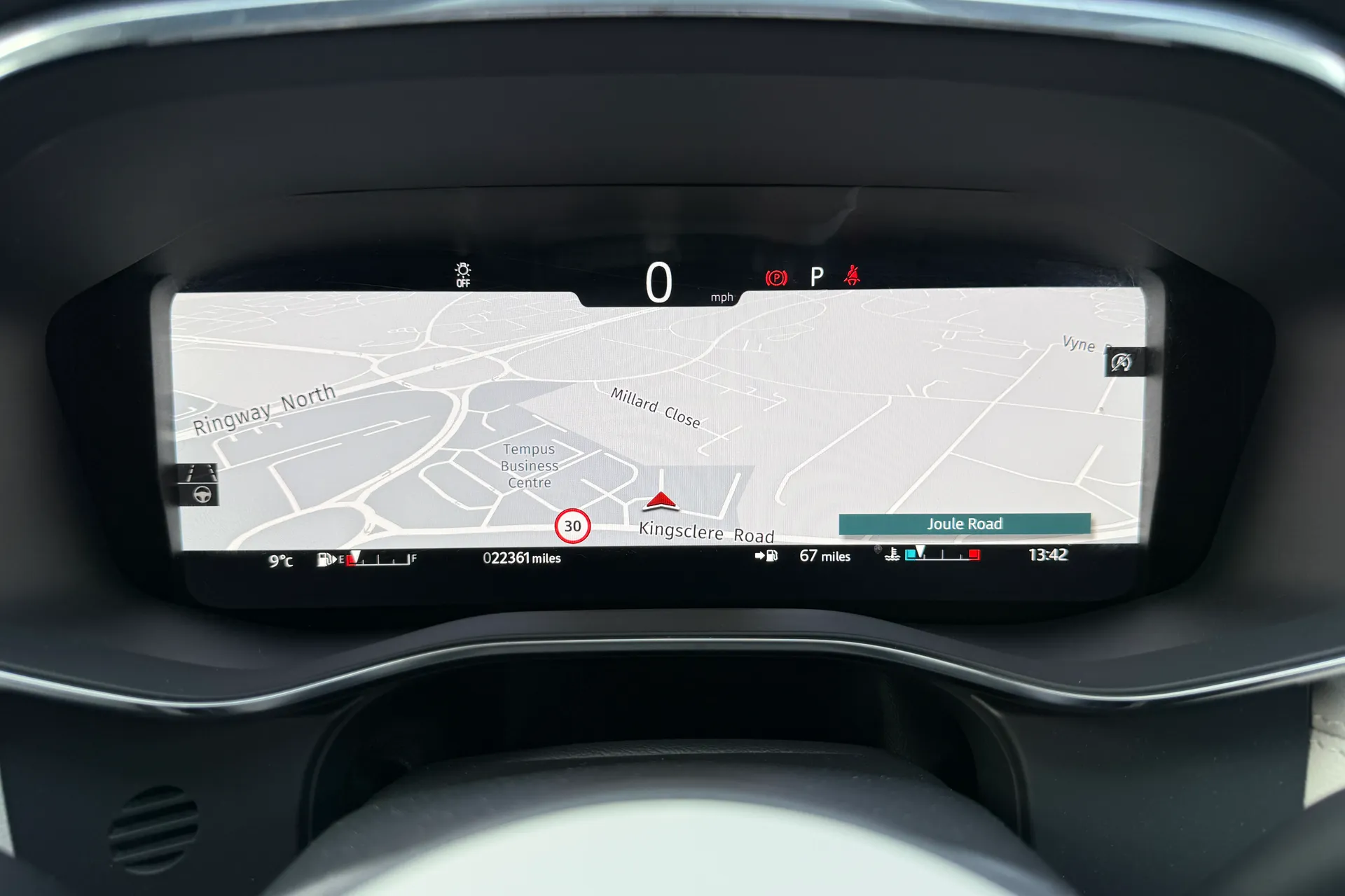 Jaguar F-PACE thumbnail image number 21