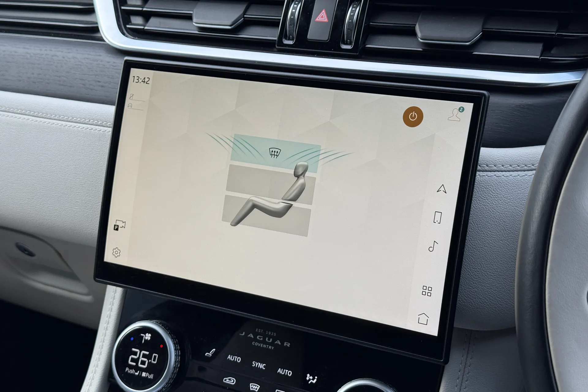 Jaguar F-PACE thumbnail image number 15