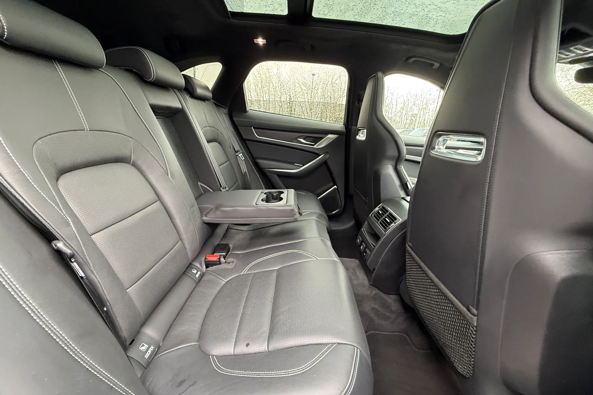 Jaguar F-PACE thumbnail image number 36