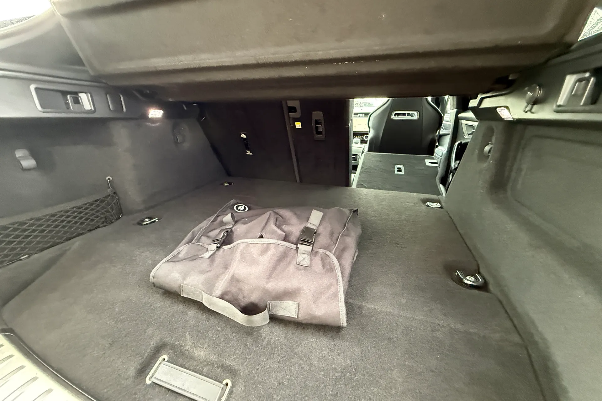 Jaguar F-PACE thumbnail image number 35