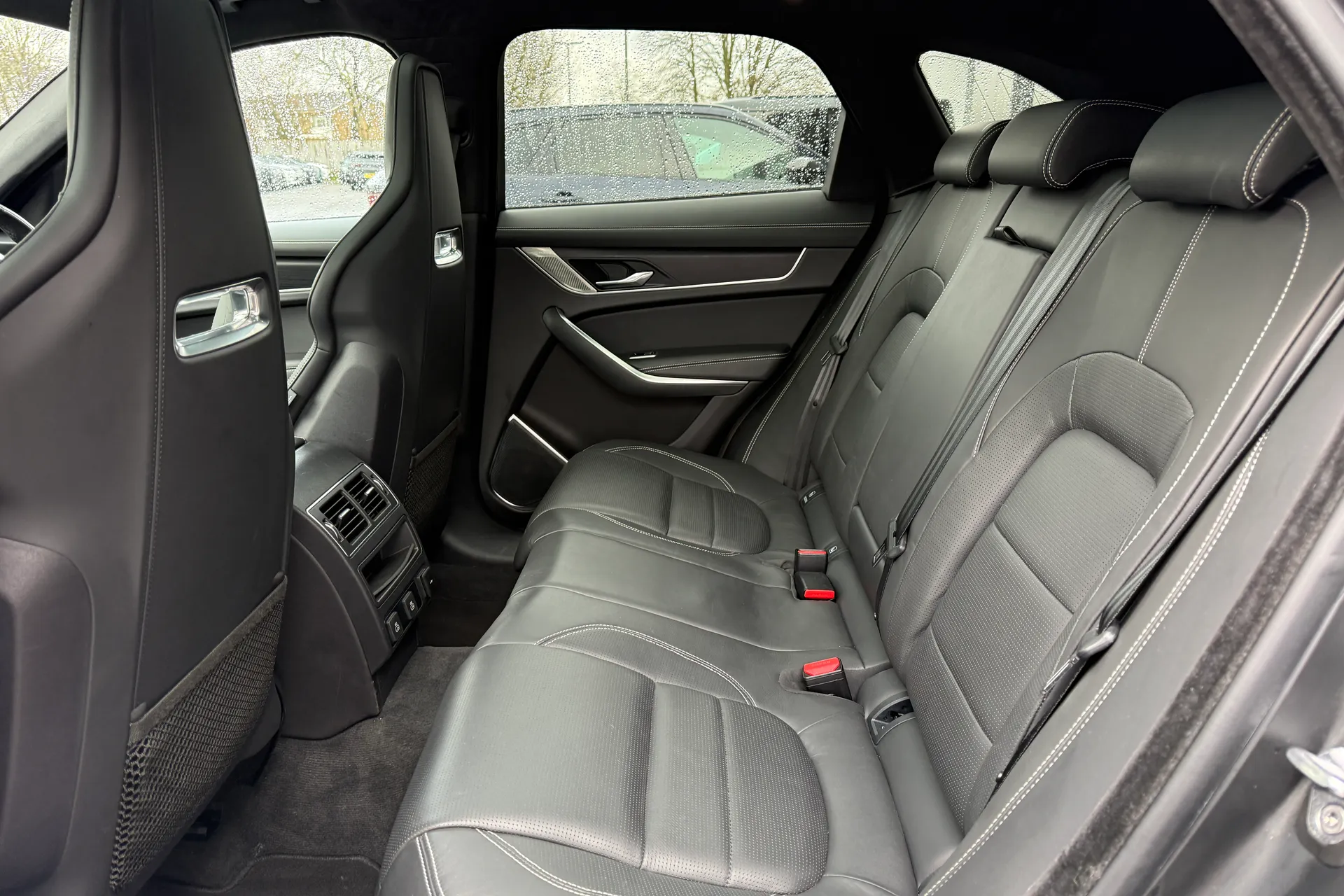 Jaguar F-PACE thumbnail image number 44