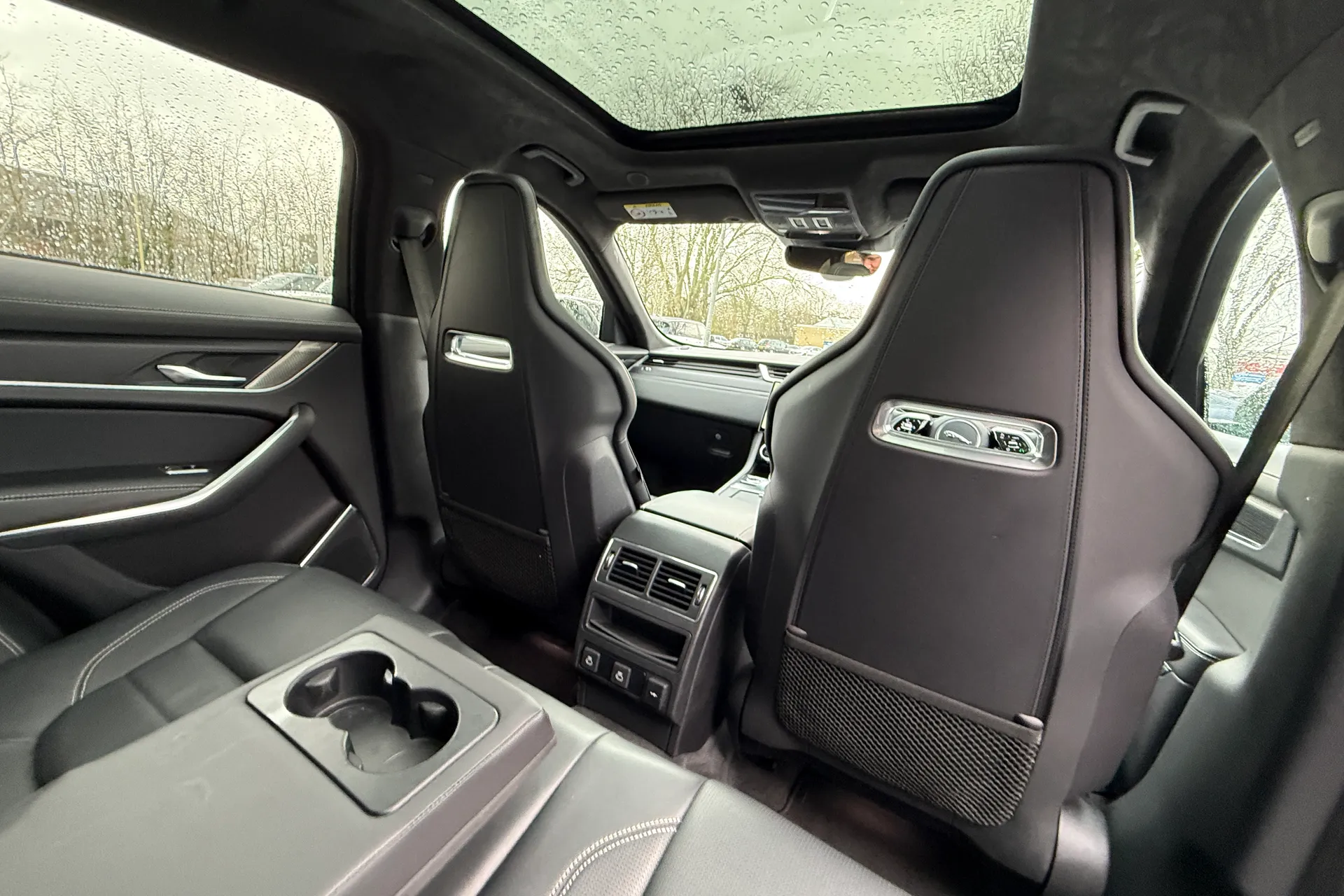 Jaguar F-PACE thumbnail image number 38