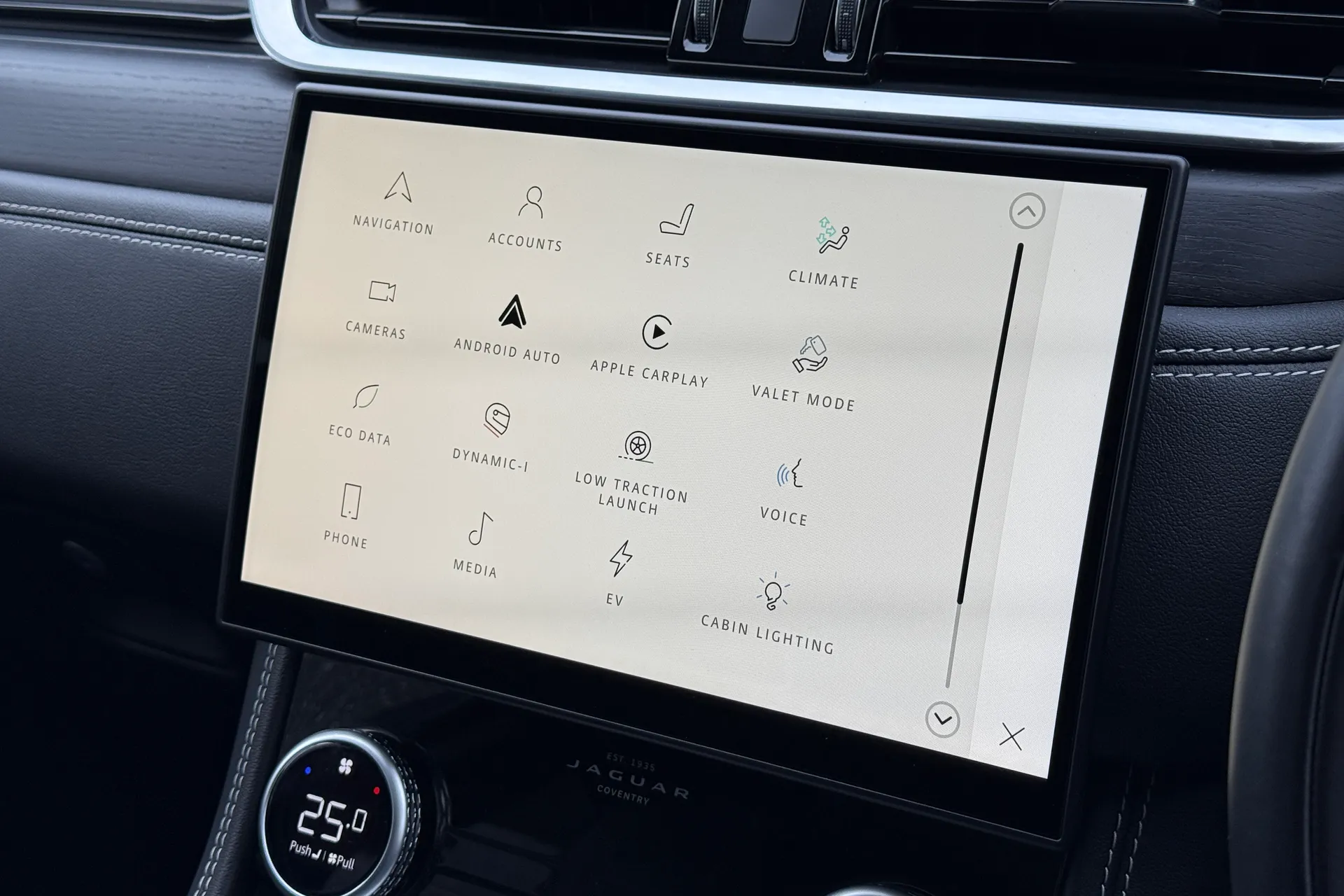 Jaguar F-PACE thumbnail image number 42