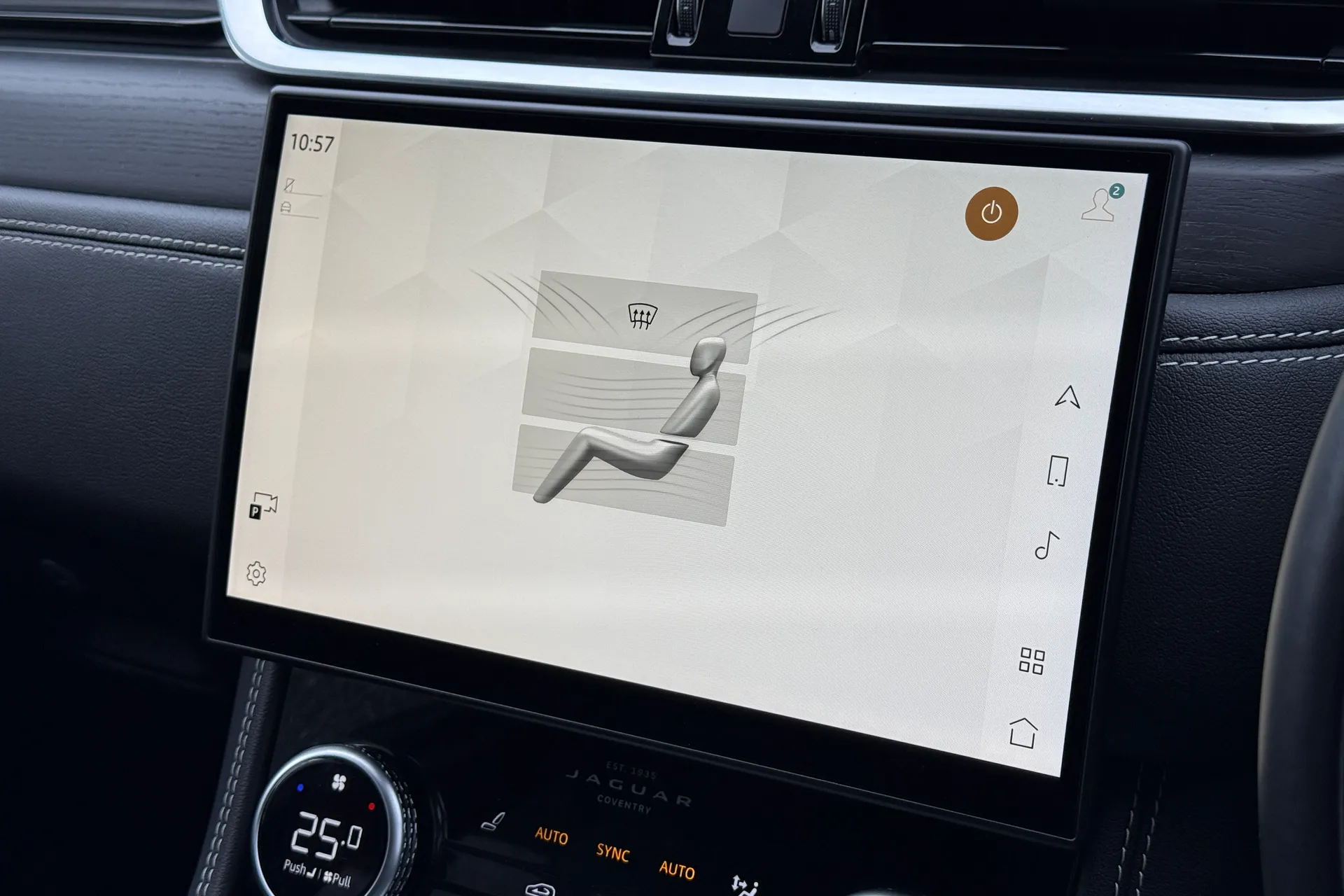 Jaguar F-PACE thumbnail image number 15