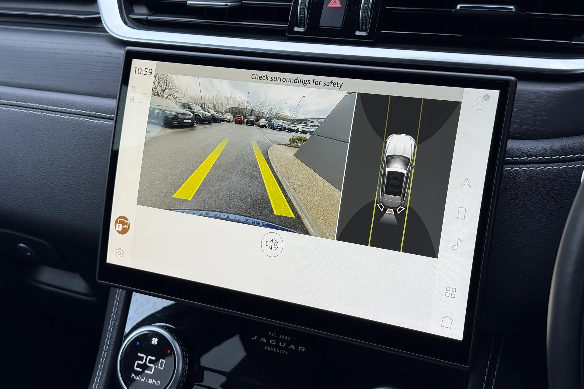 Jaguar F-PACE thumbnail image number 4