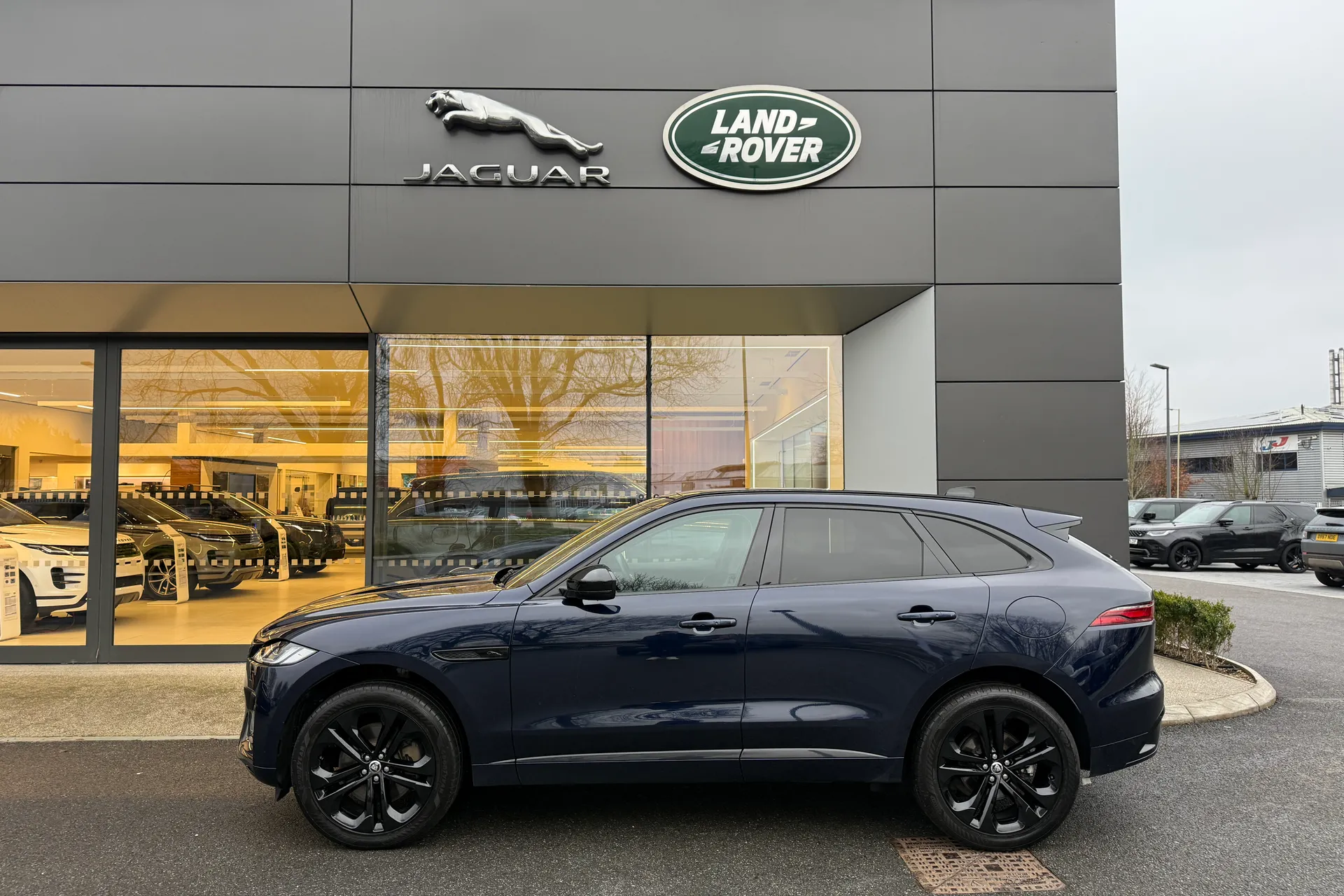 Jaguar F-PACE thumbnail image number 24