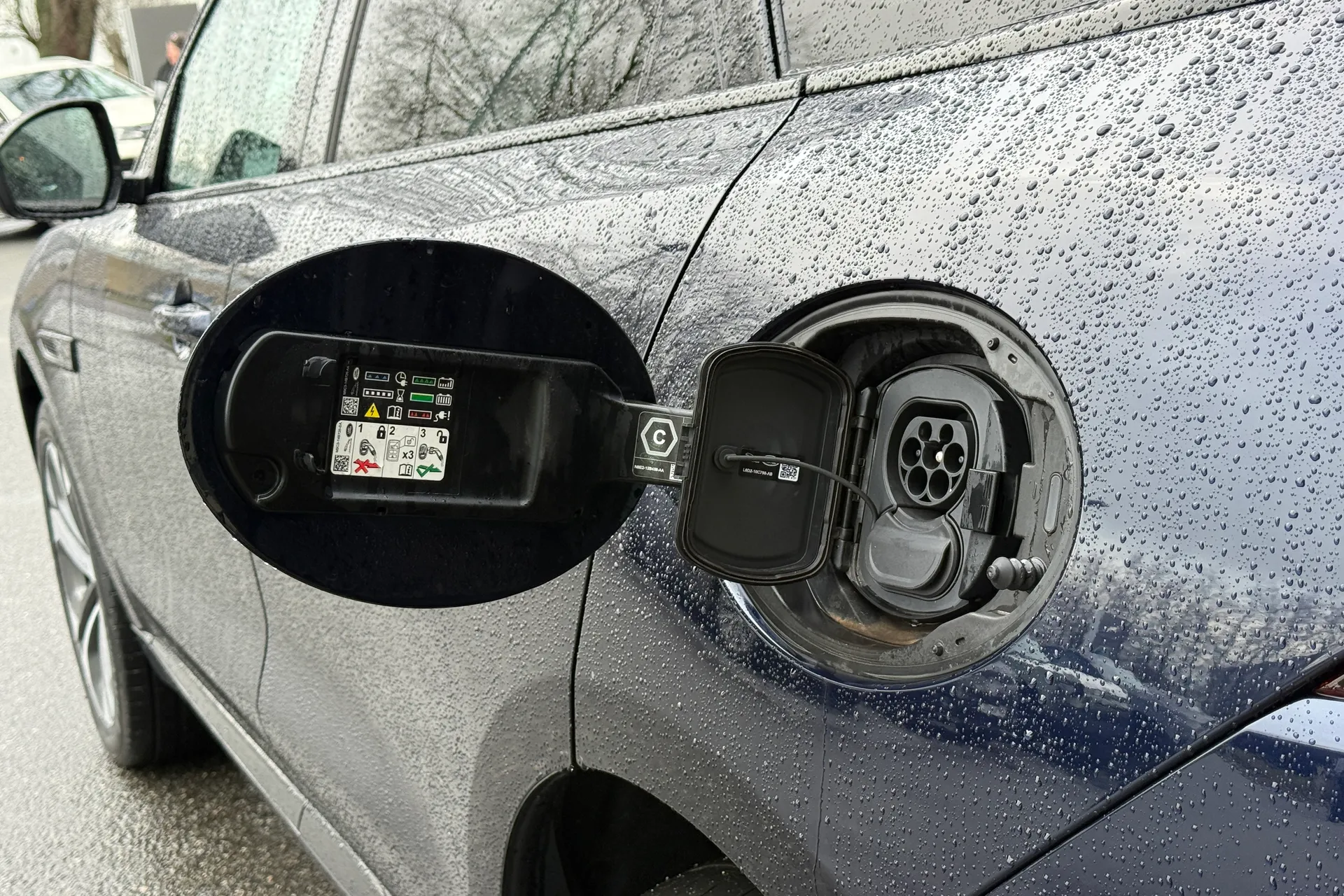 Jaguar F-PACE thumbnail image number 34