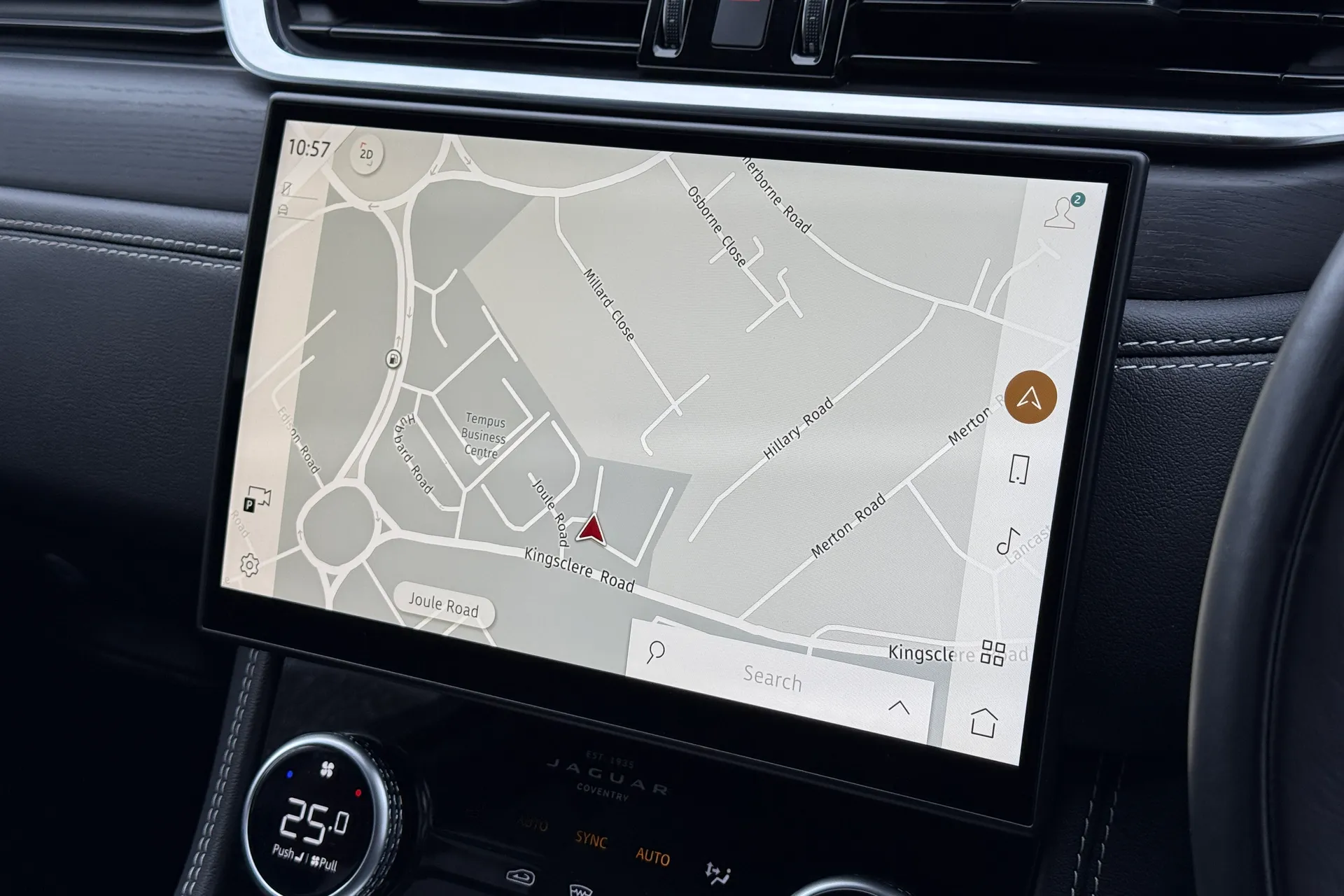 Jaguar F-PACE thumbnail image number 26