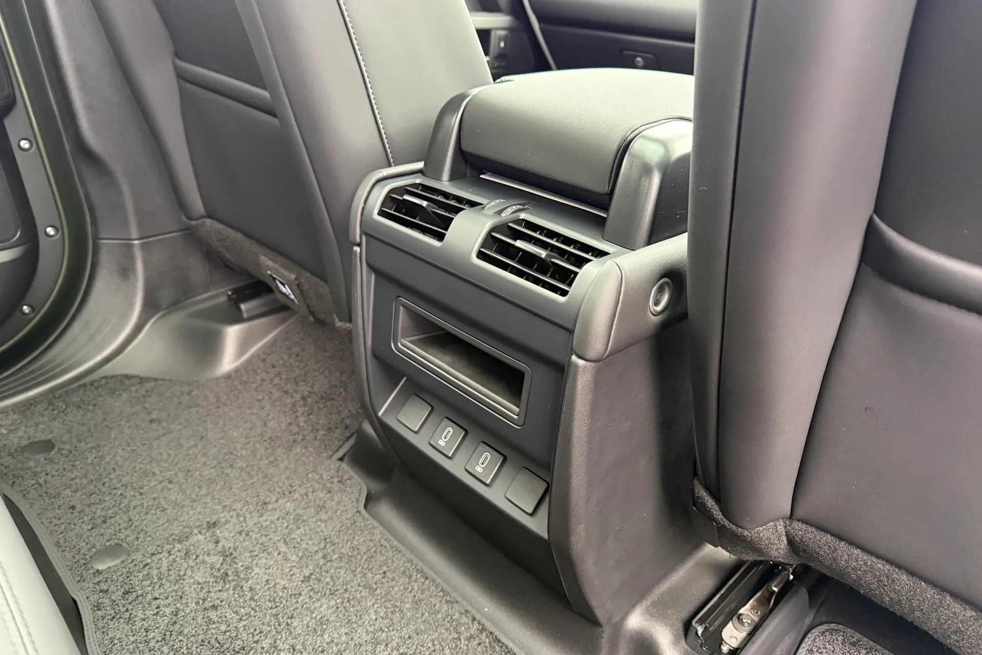 LAND ROVER DEFENDER thumbnail image number 28