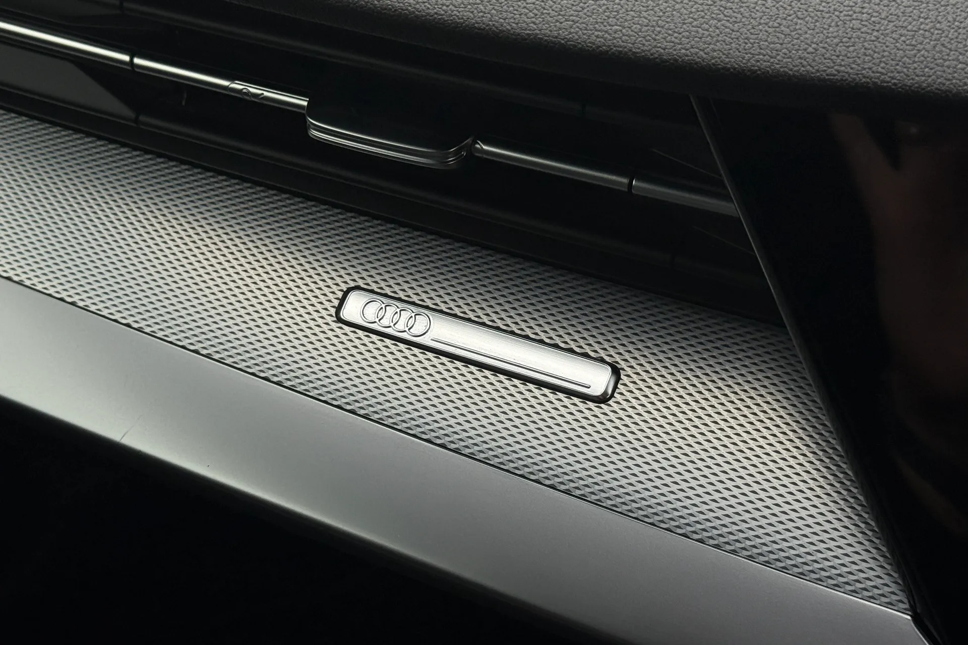 Audi A3 thumbnail image number 28