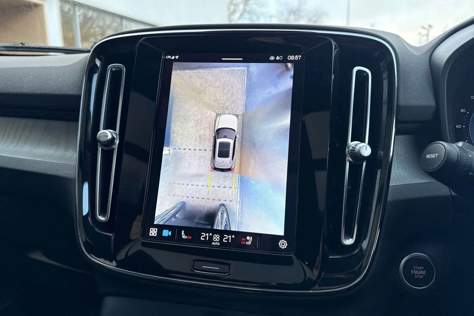 Volvo XC40 thumbnail image number 4