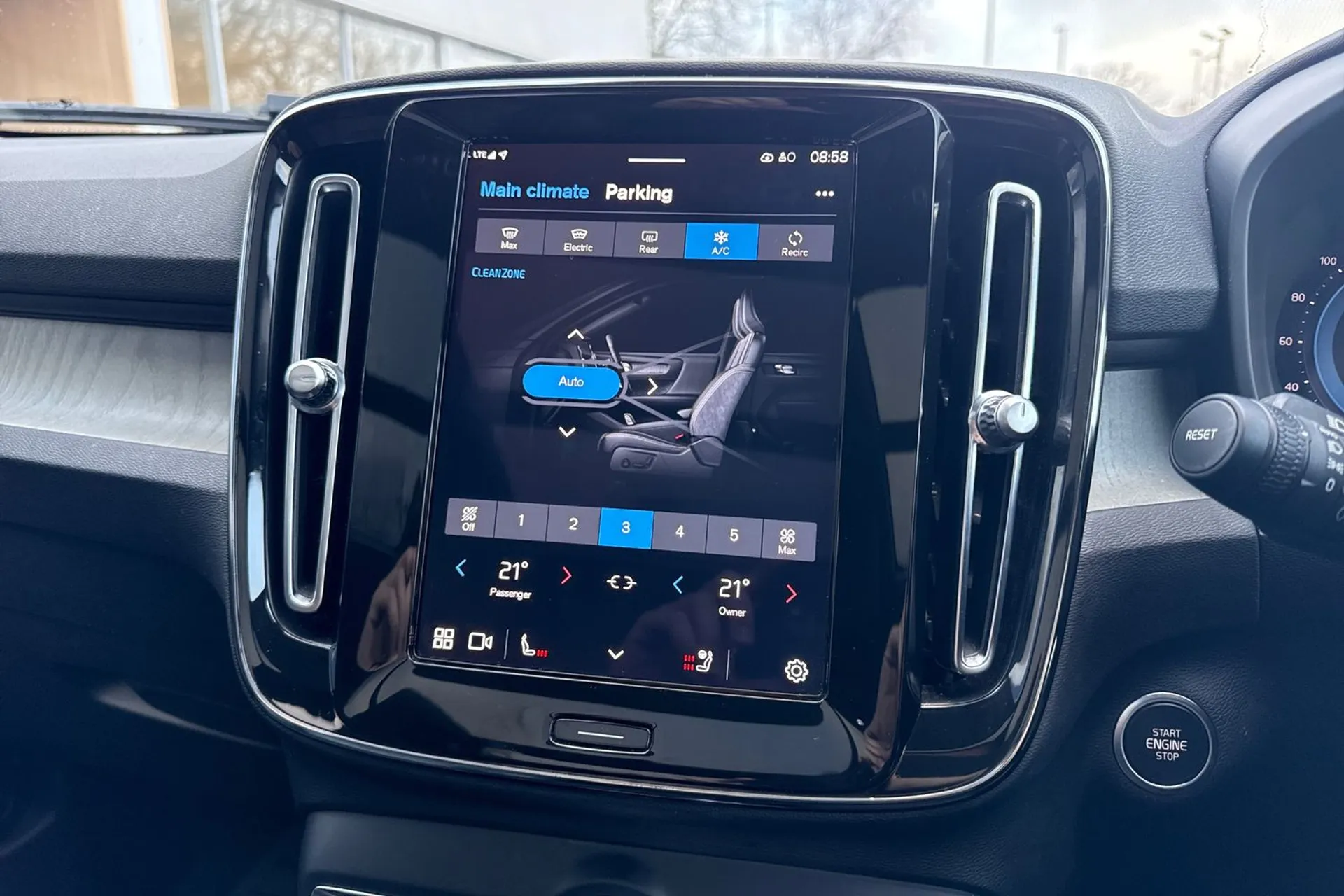 Volvo XC40 thumbnail image number 39