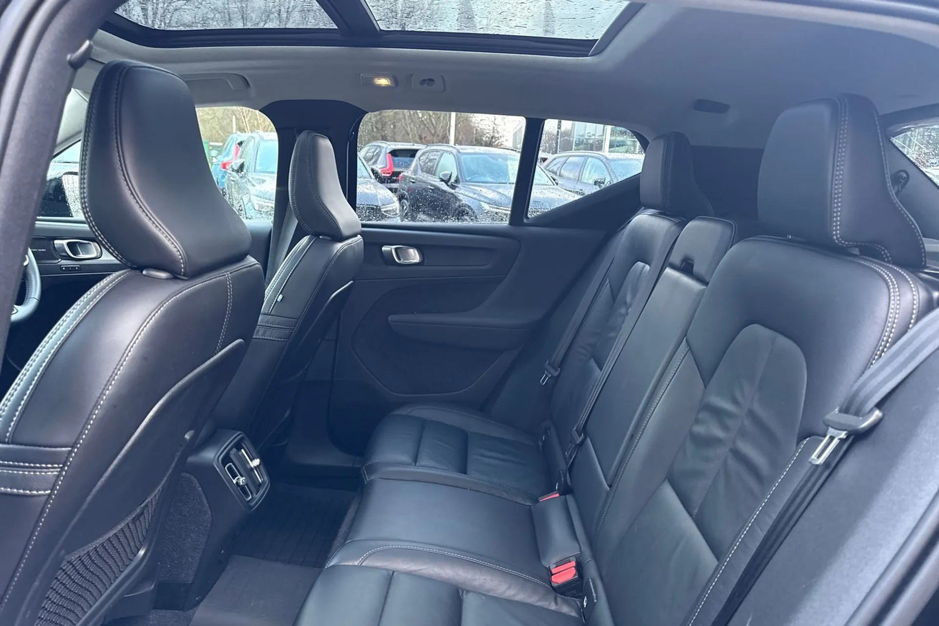 Volvo XC40 thumbnail image number 30