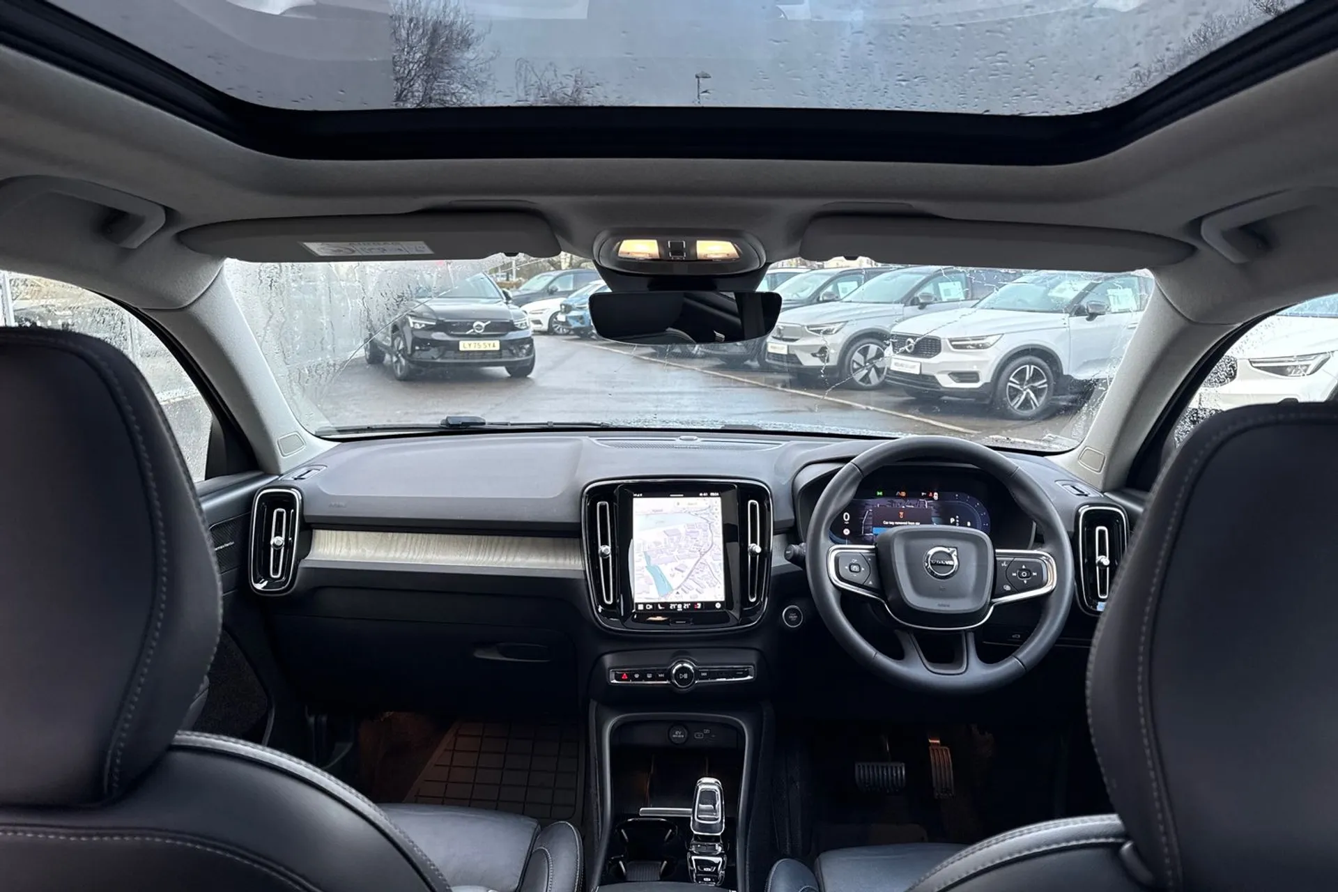 Volvo XC40 thumbnail image number 3