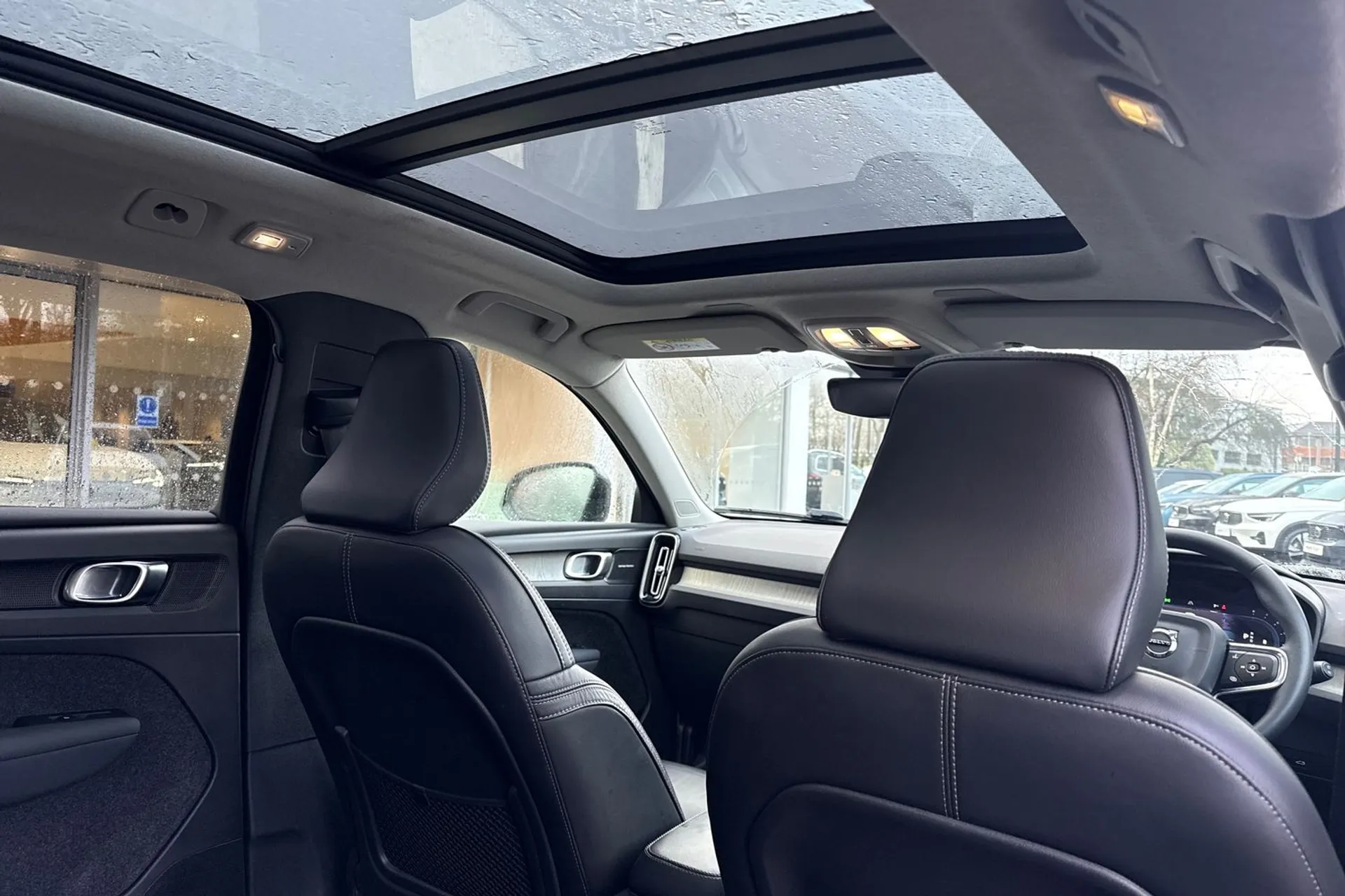 Volvo XC40 thumbnail image number 24