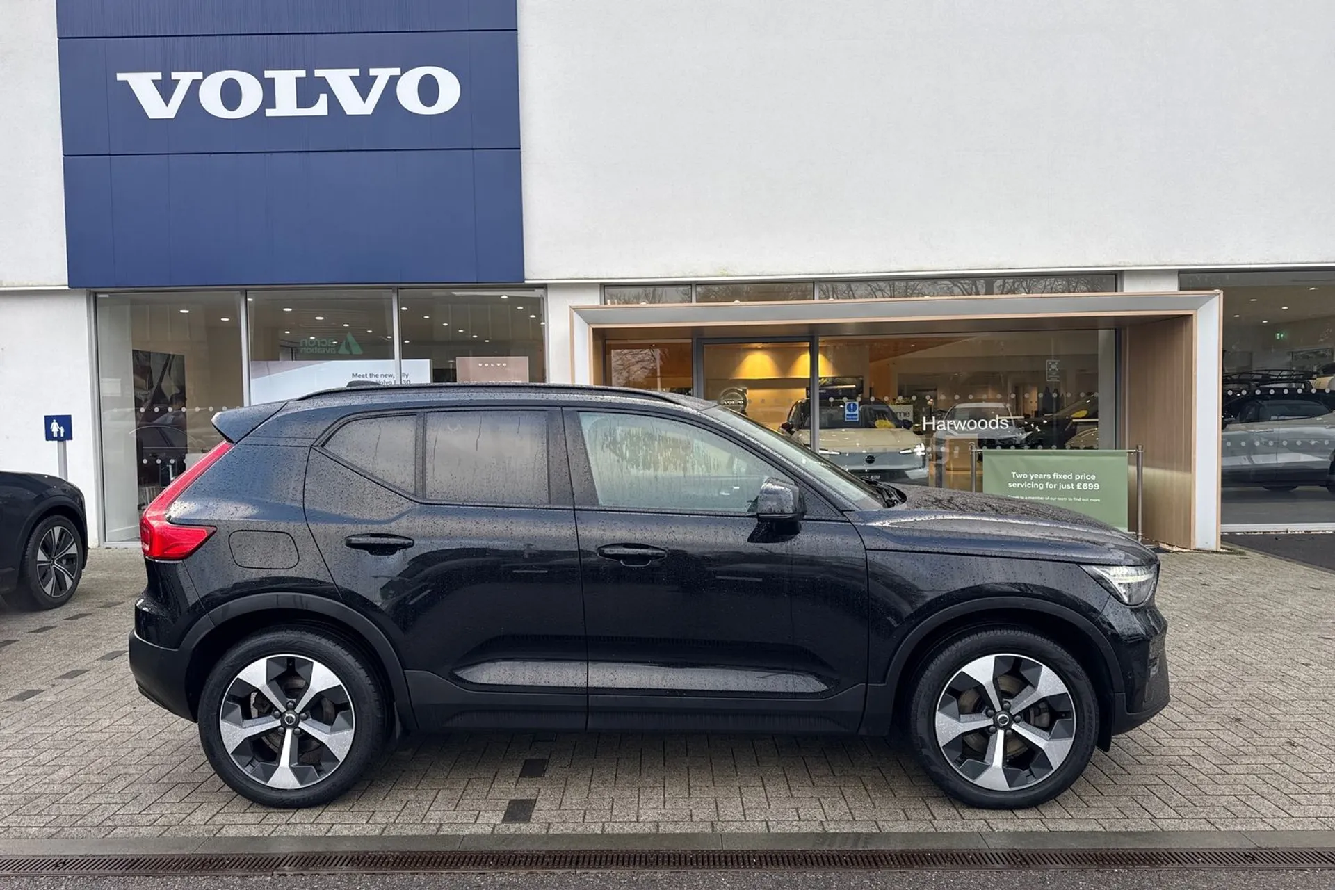 Volvo XC40 thumbnail image number 2