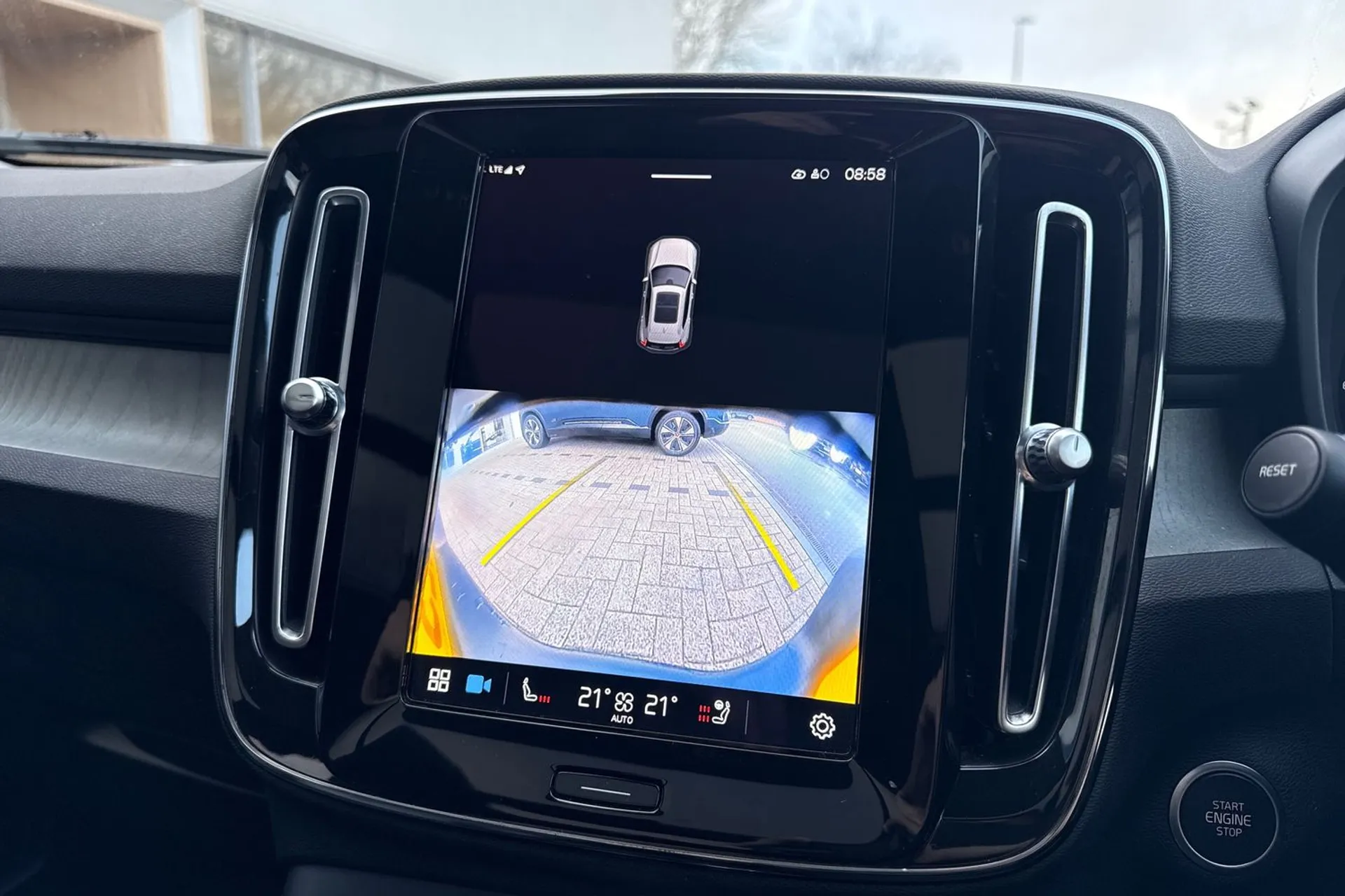 Volvo XC40 thumbnail image number 38