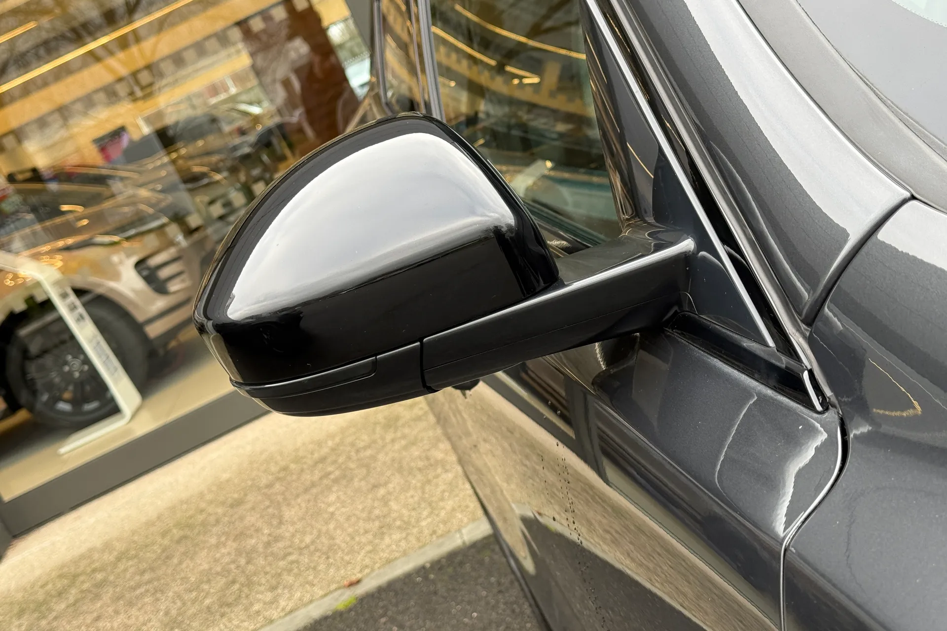 Jaguar F-PACE thumbnail image number 51