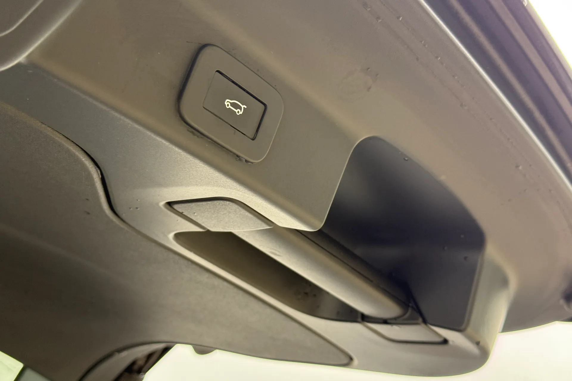 Jaguar F-PACE thumbnail image number 40