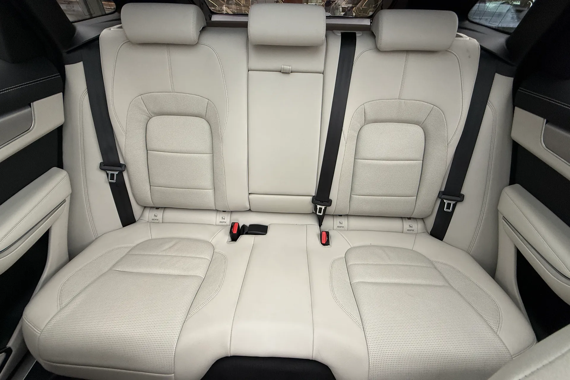 Jaguar F-PACE thumbnail image number 11