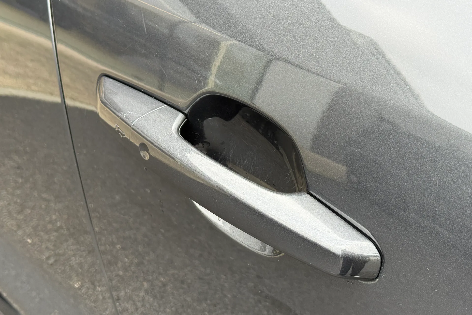 Jaguar F-PACE thumbnail image number 36