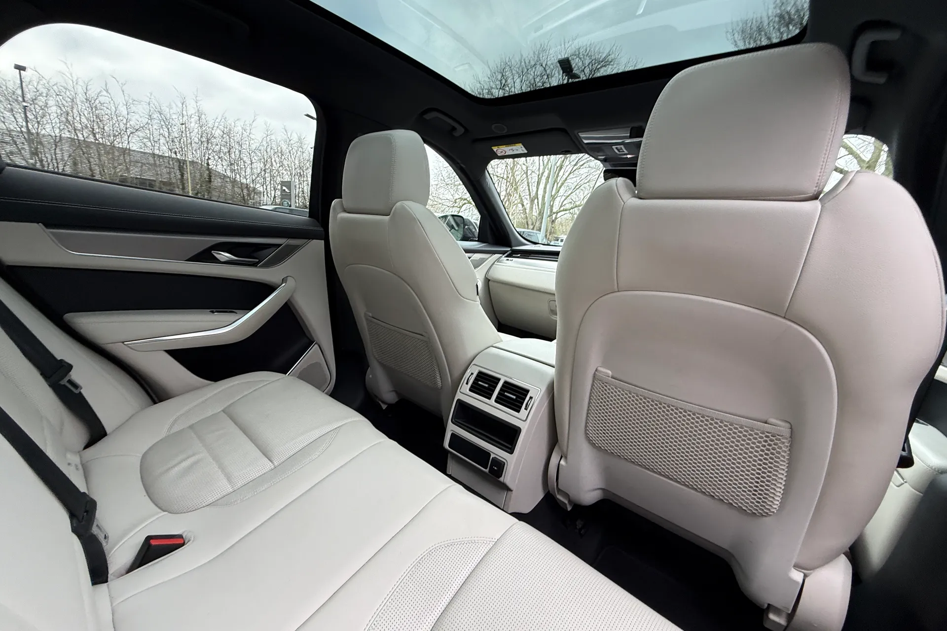 Jaguar F-PACE thumbnail image number 41