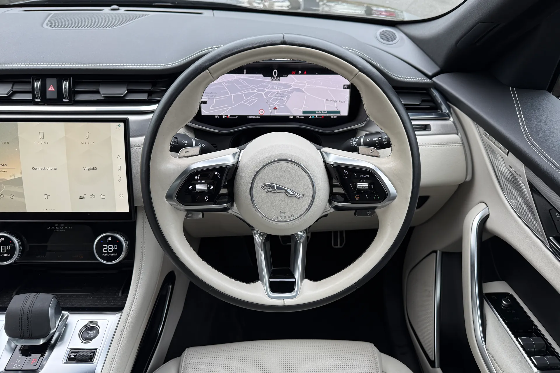 Jaguar F-PACE thumbnail image number 14