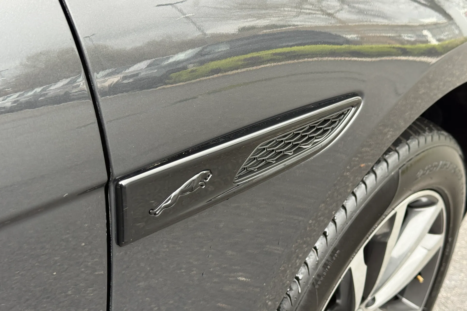 Jaguar F-PACE thumbnail image number 53