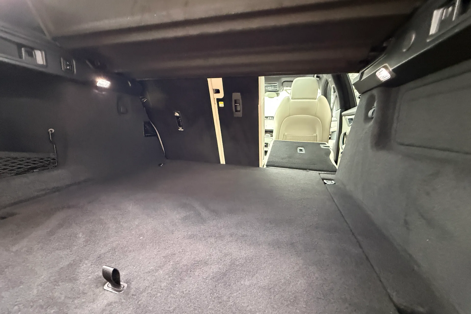 Jaguar F-PACE thumbnail image number 42