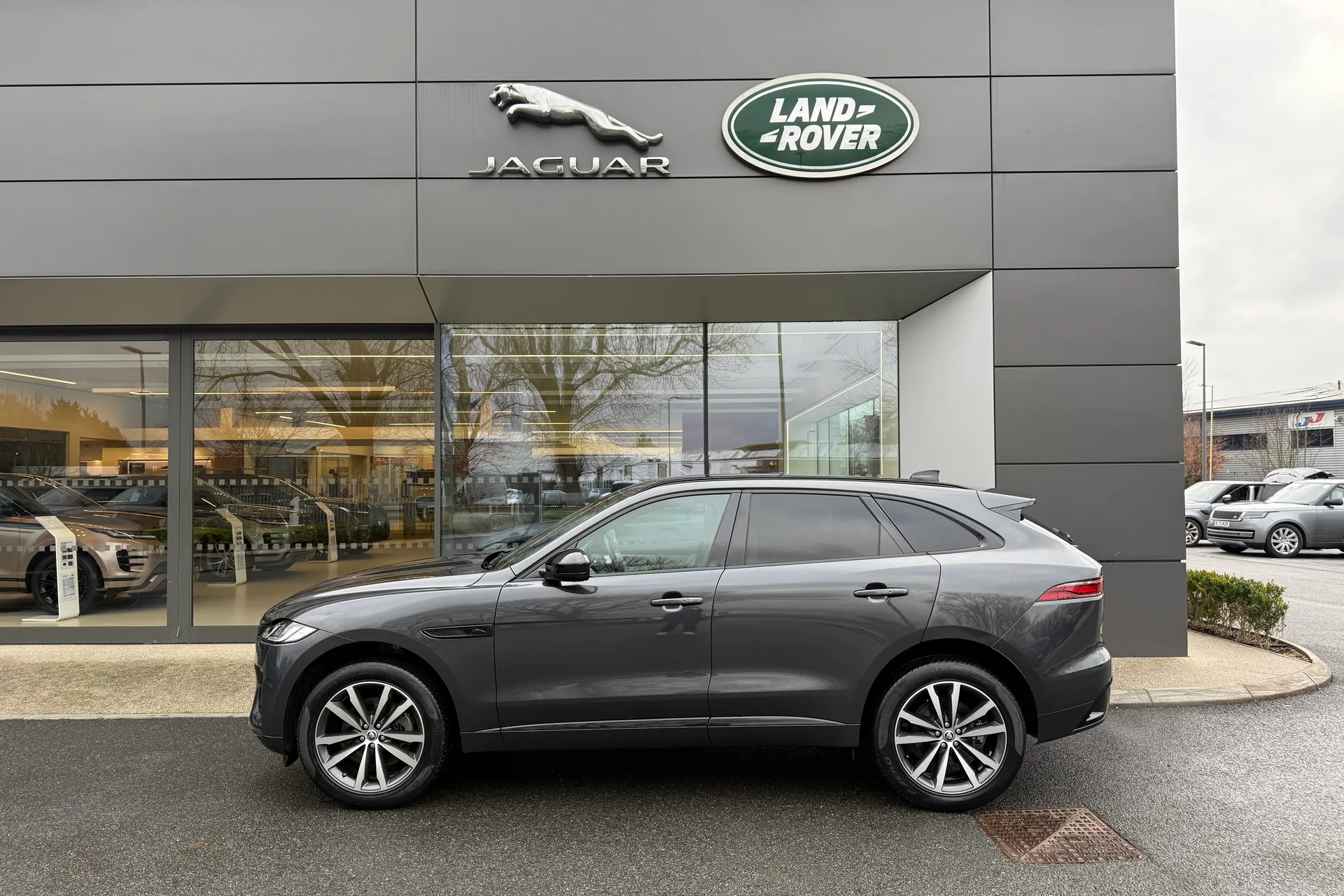 Jaguar F-PACE thumbnail image number 26