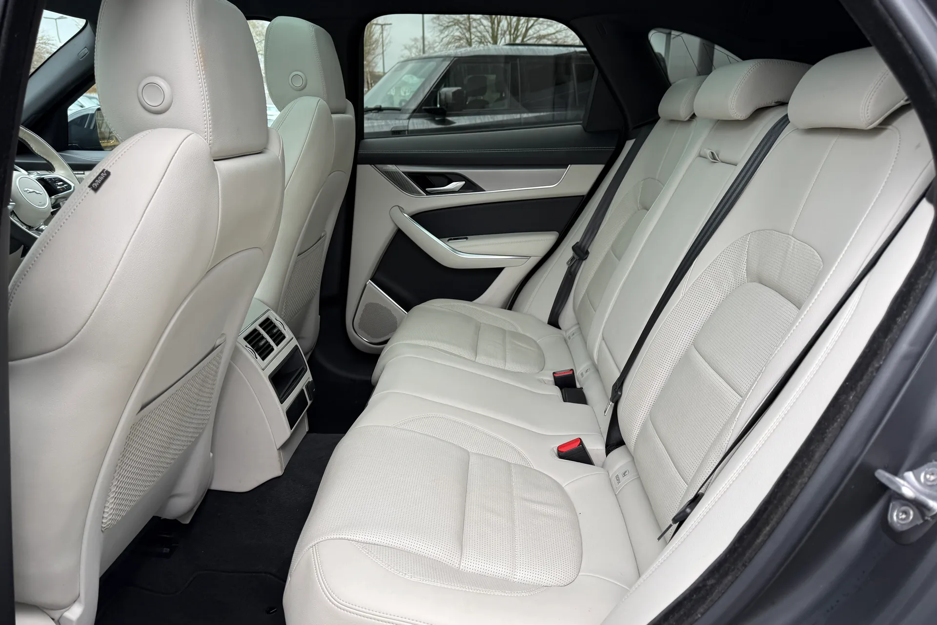 Jaguar F-PACE thumbnail image number 47