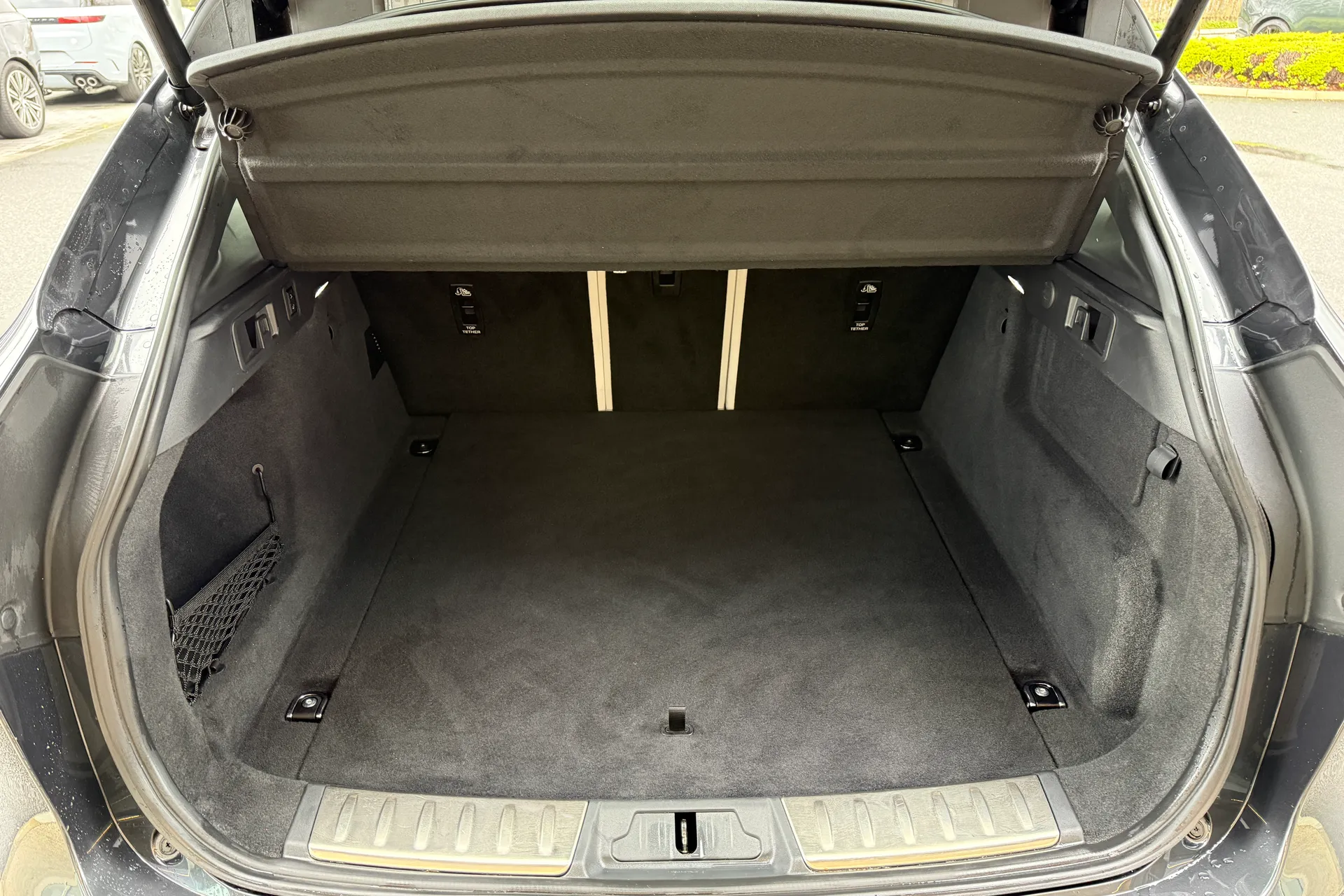 Jaguar F-PACE thumbnail image number 38