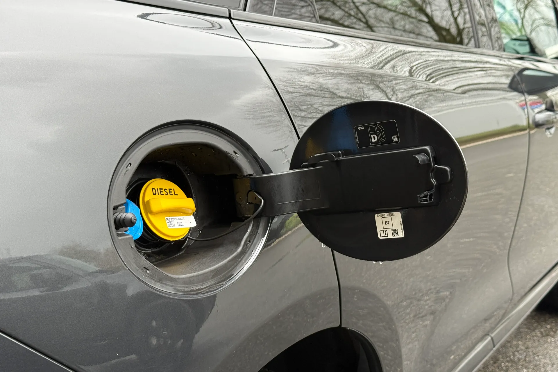 Jaguar F-PACE thumbnail image number 37