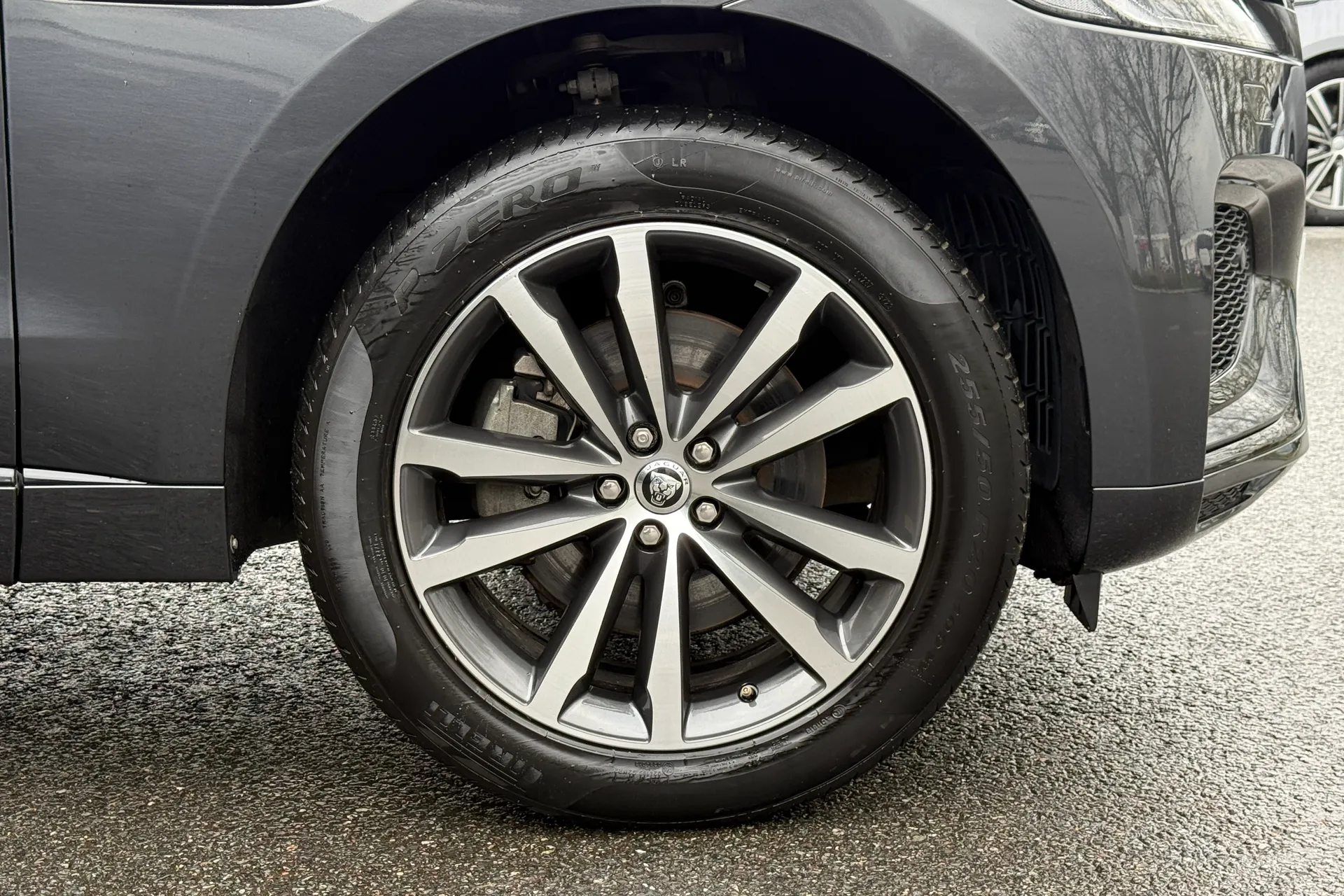 Jaguar F-PACE thumbnail image number 22